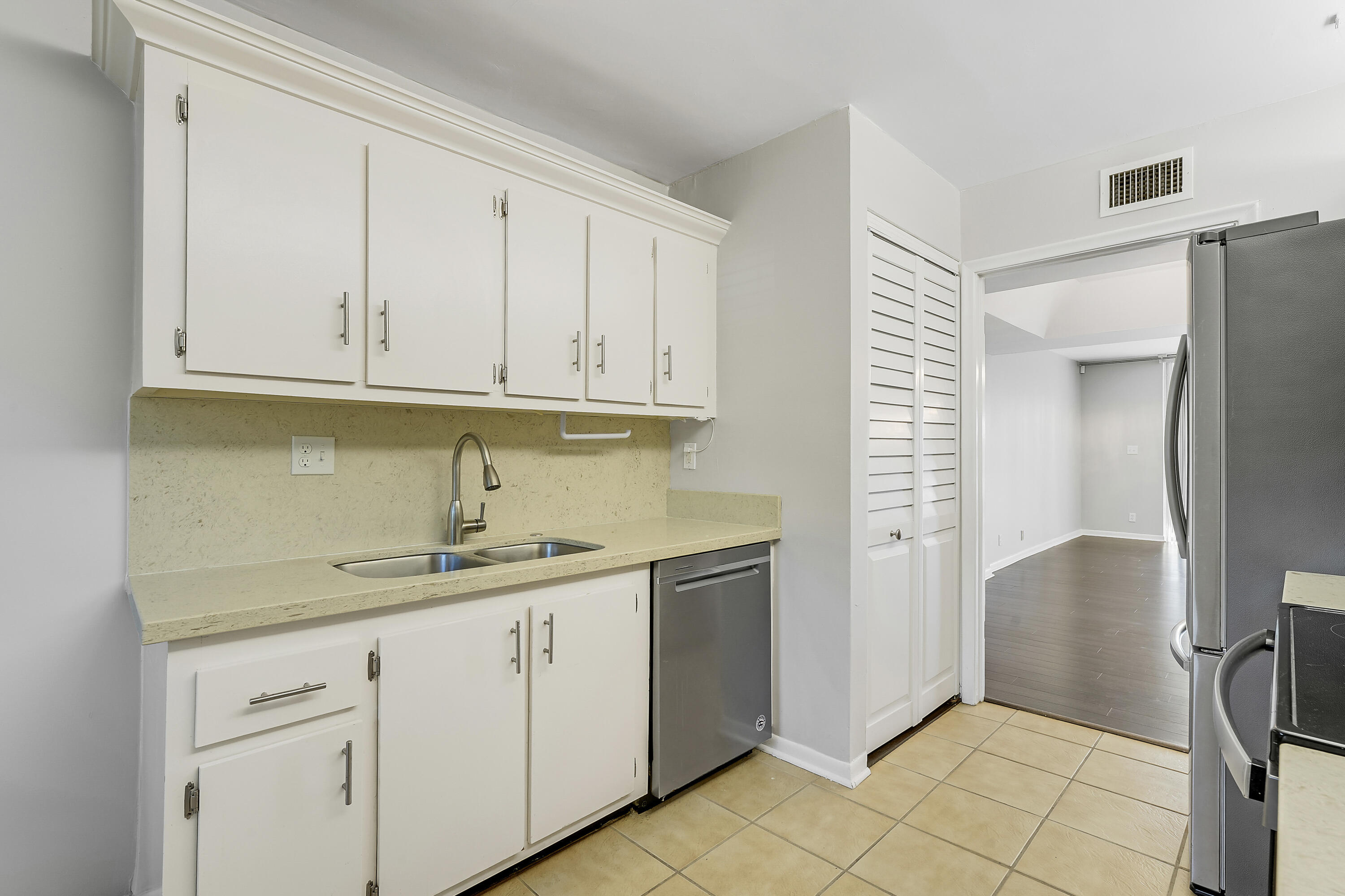 ESSEX AT POINCIANA CONDO - Residential Lease