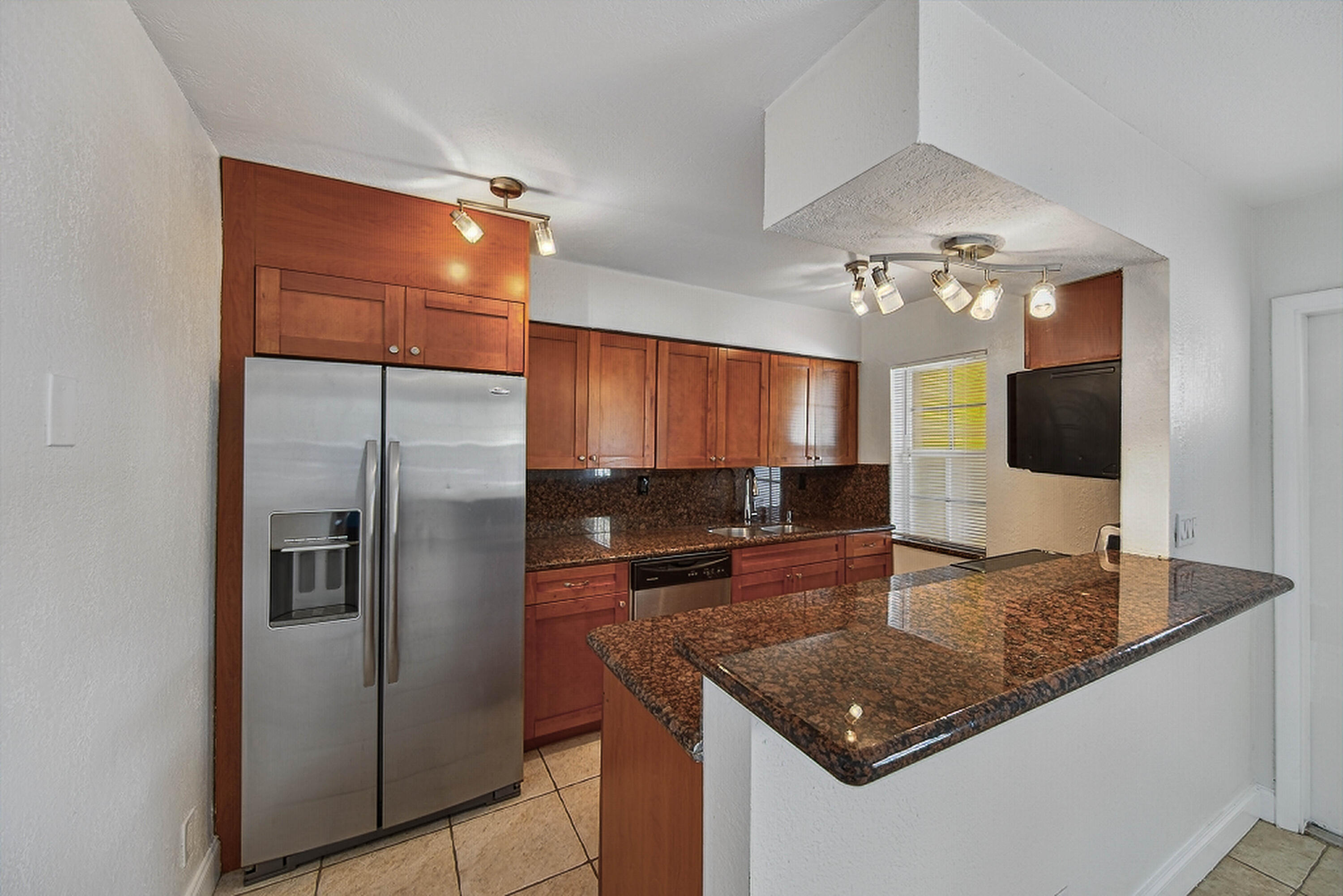 WILTON LAKE CONDOMINIUM - Residential Lease