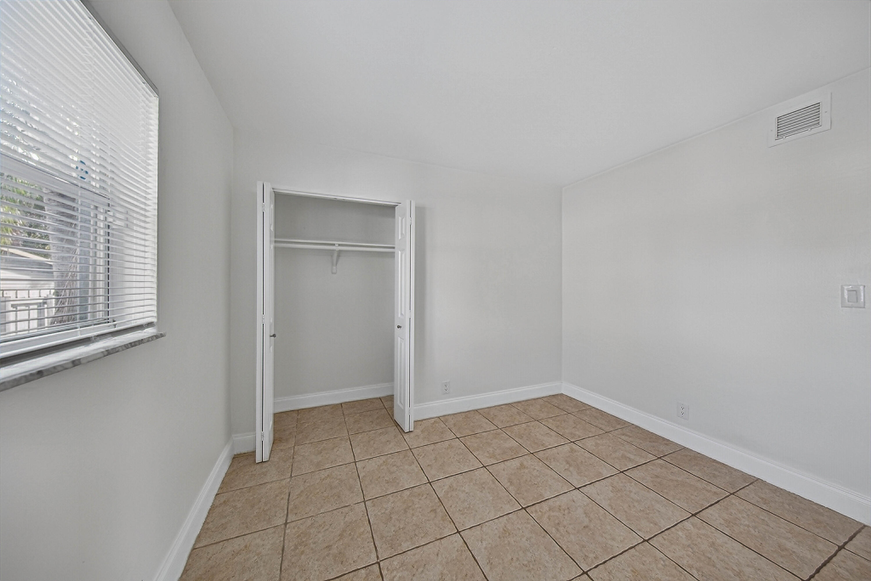 WILTON LAKE CONDOMINIUM - Residential Lease