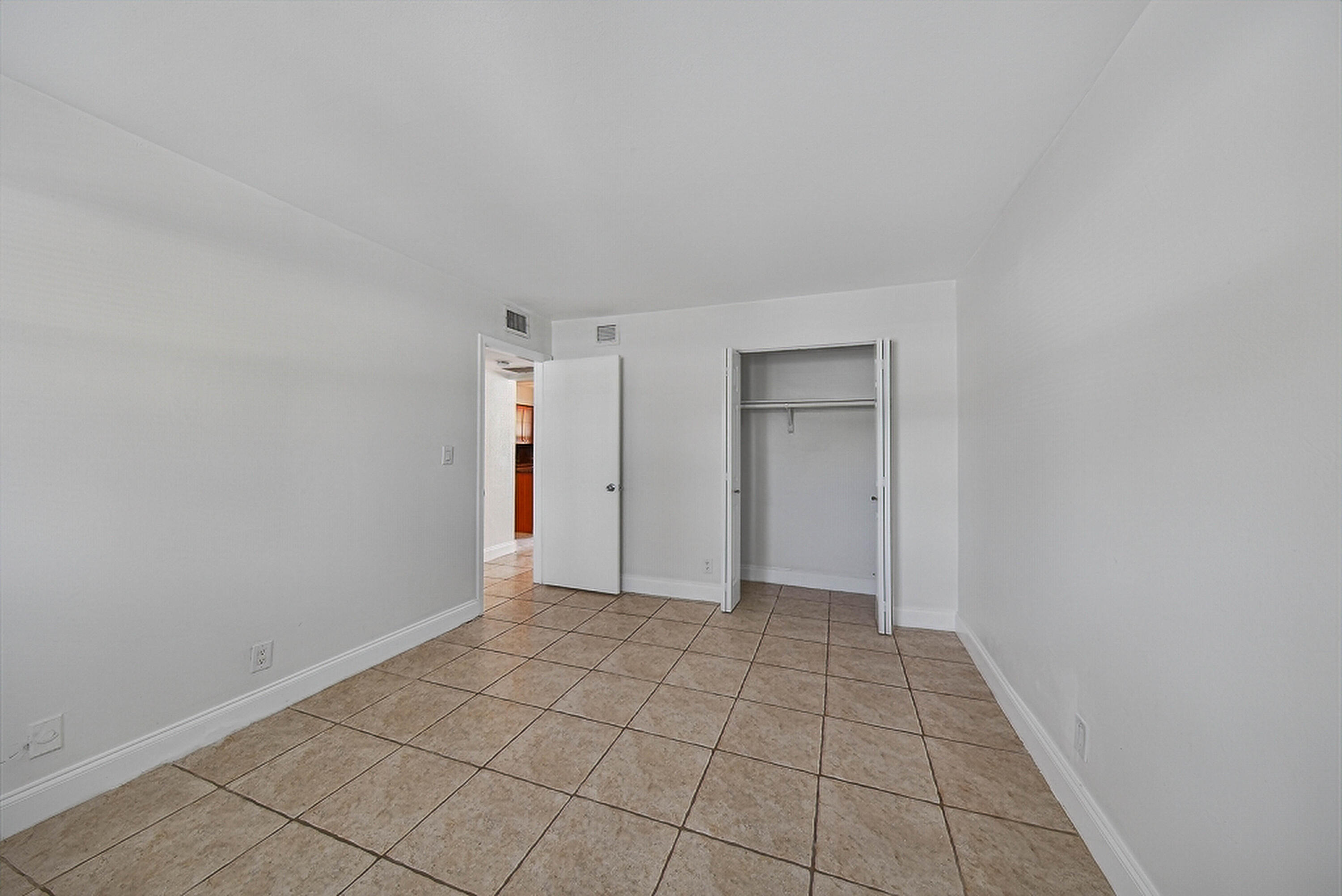 WILTON LAKE CONDOMINIUM - Residential Lease