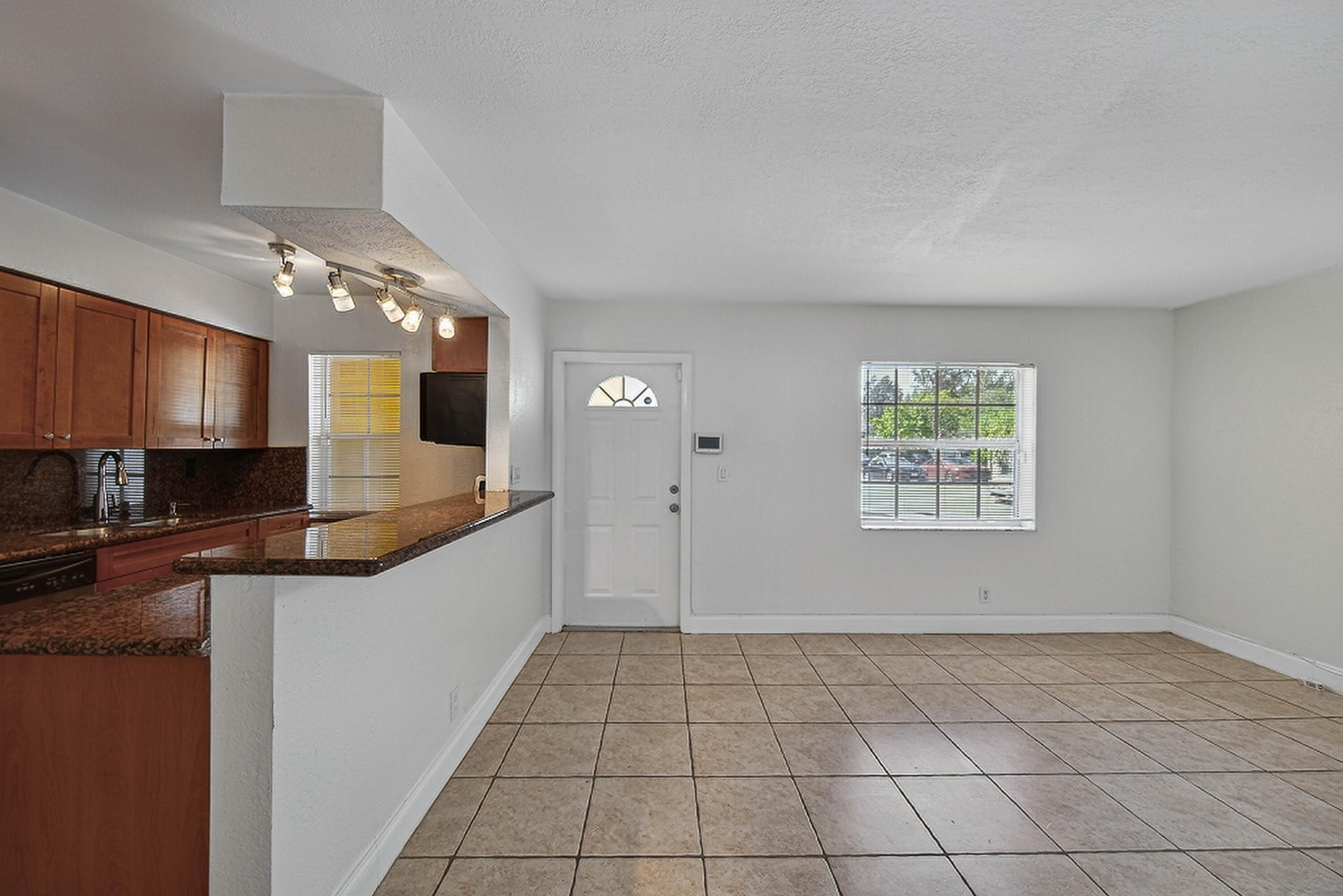 WILTON LAKE CONDOMINIUM - Residential Lease