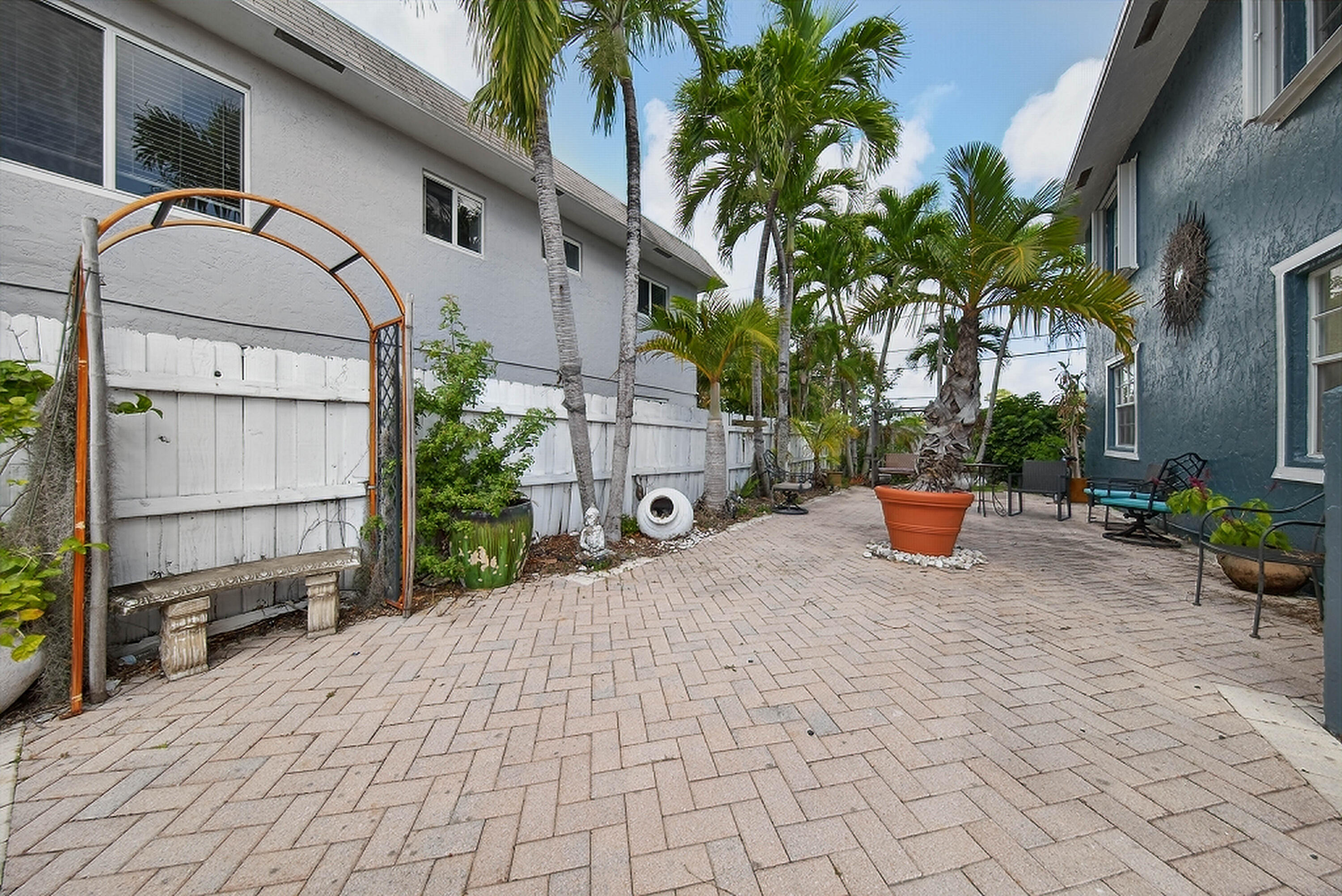 WILTON LAKE CONDOMINIUM - Residential Lease