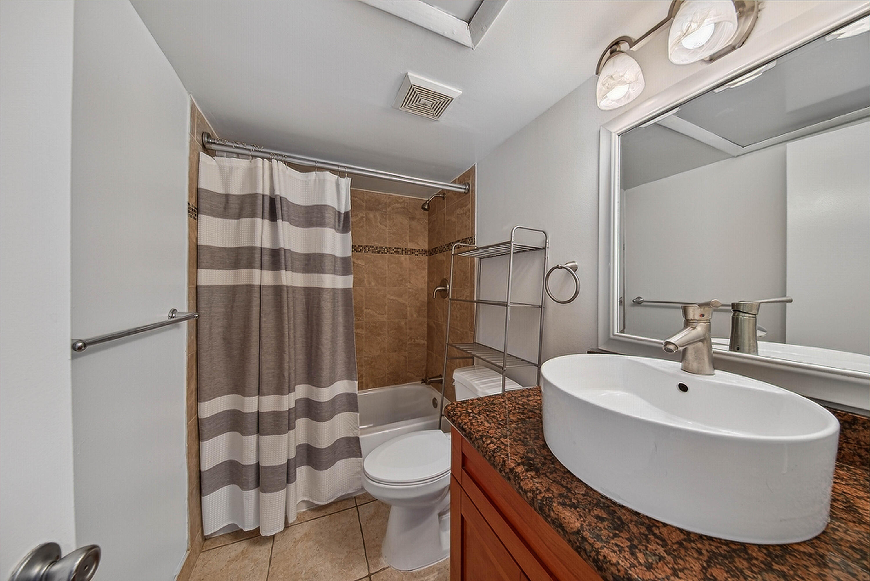 WILTON LAKE CONDOMINIUM - Residential Lease