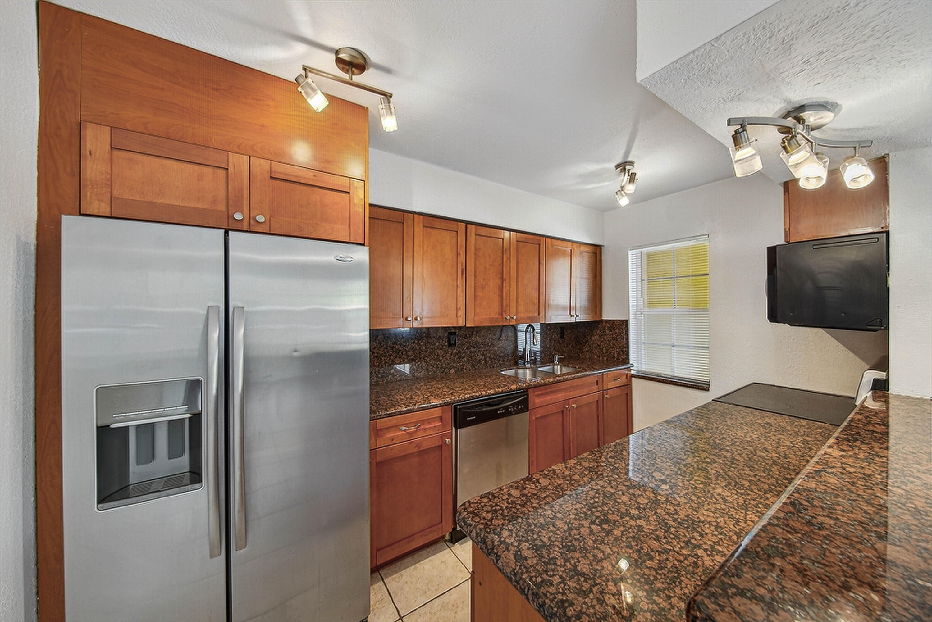WILTON LAKE CONDOMINIUM - Residential Lease