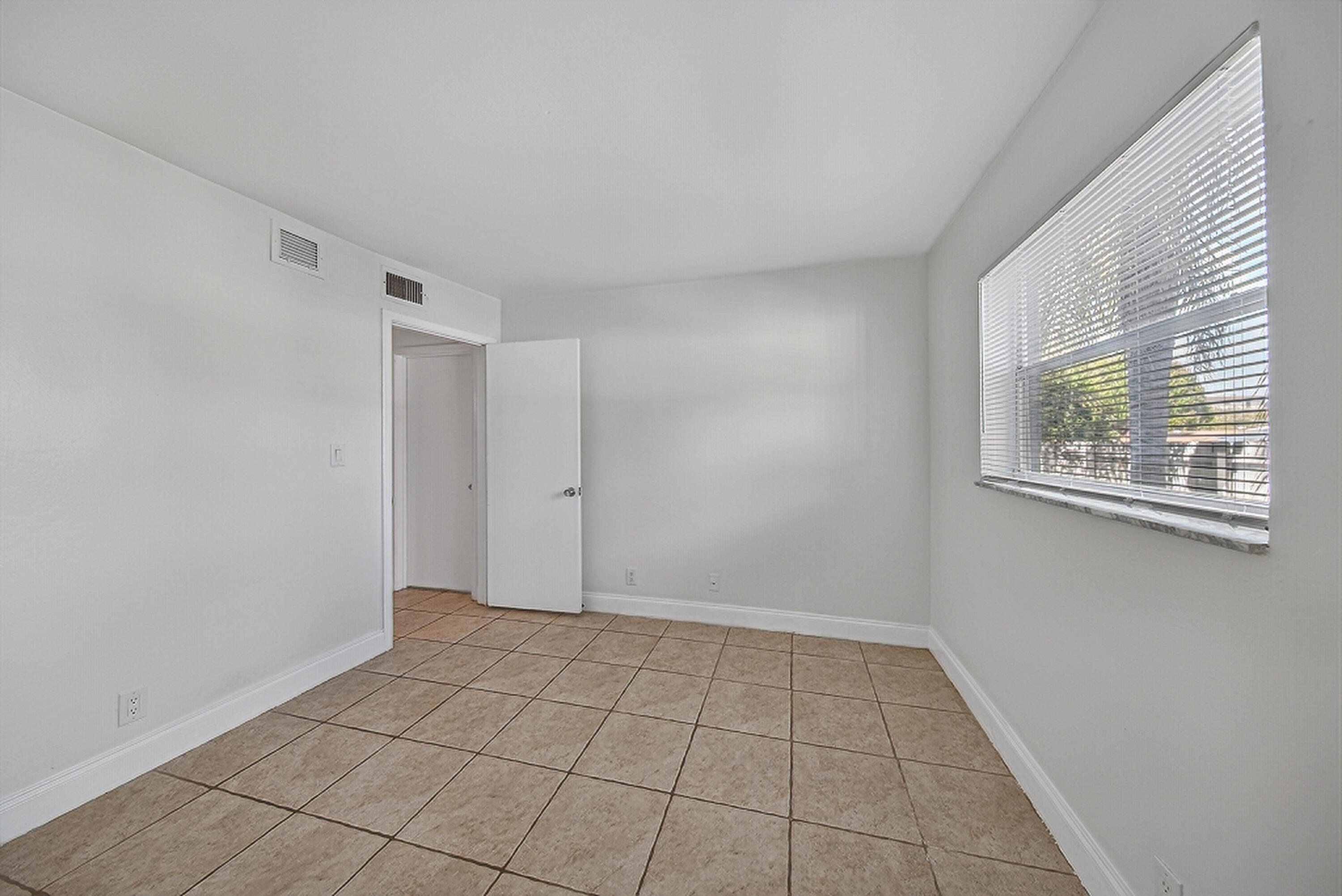 WILTON LAKE CONDOMINIUM - Residential Lease