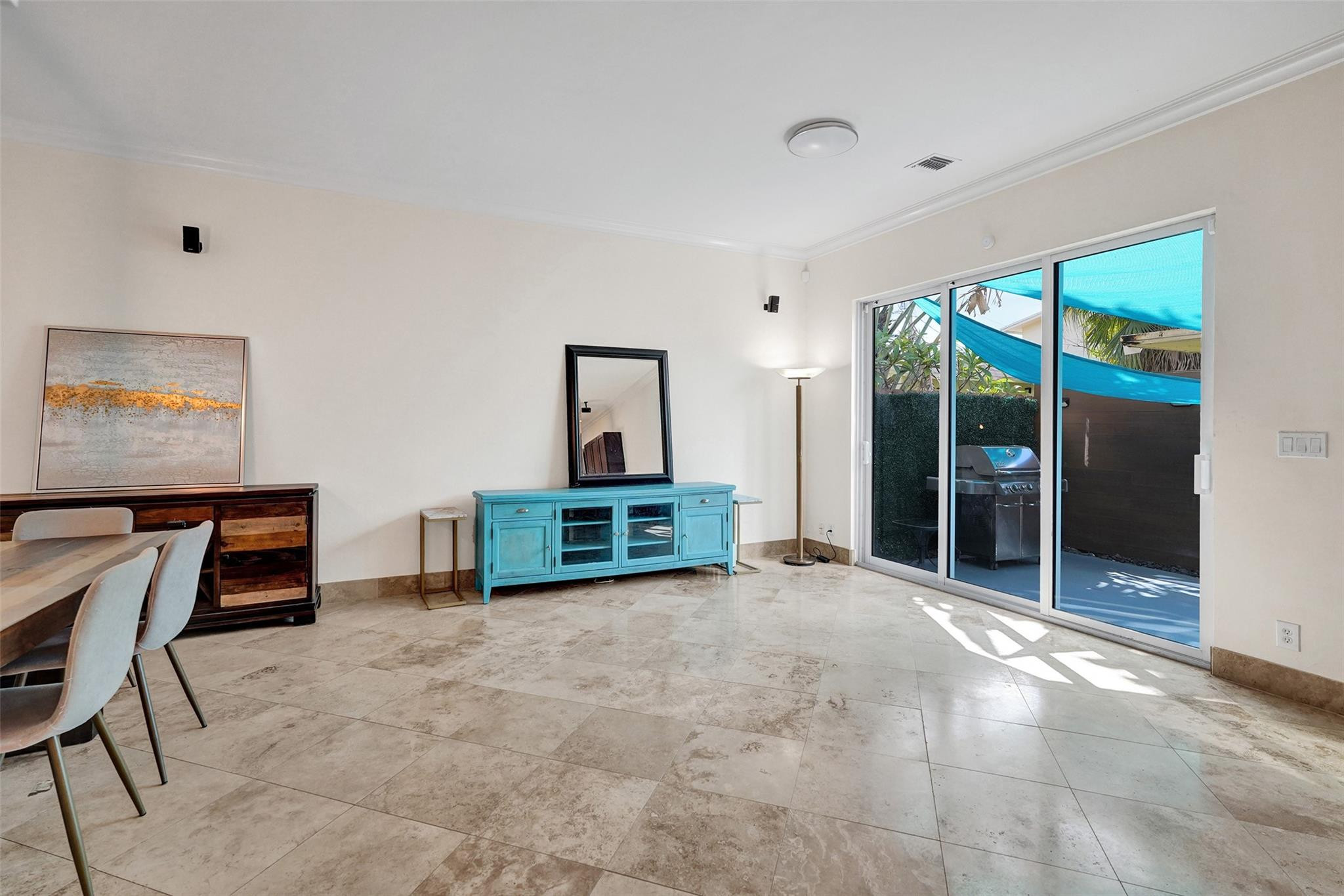 710 NE 15th Avenue 710