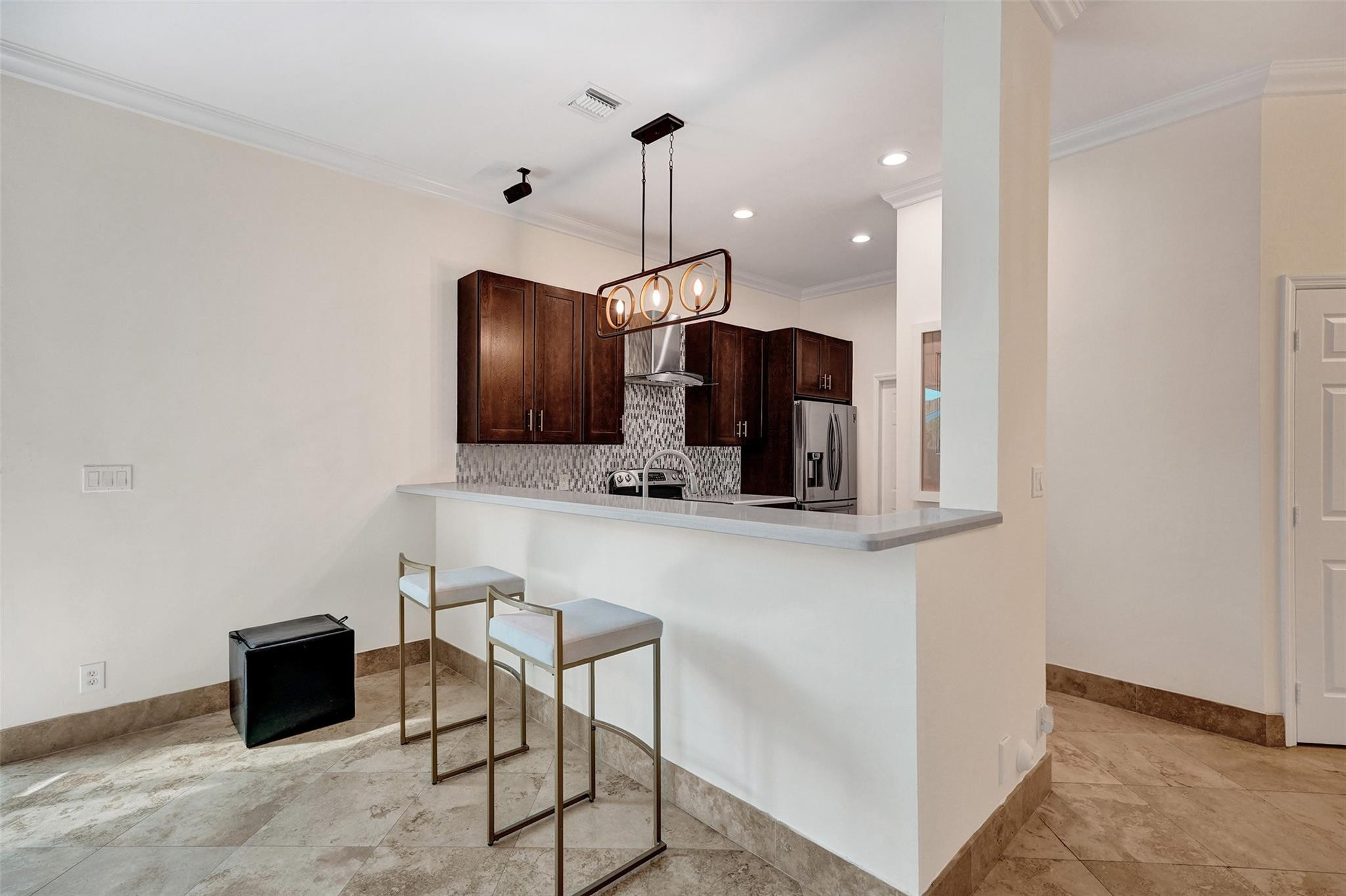 710 NE 15th Avenue 710