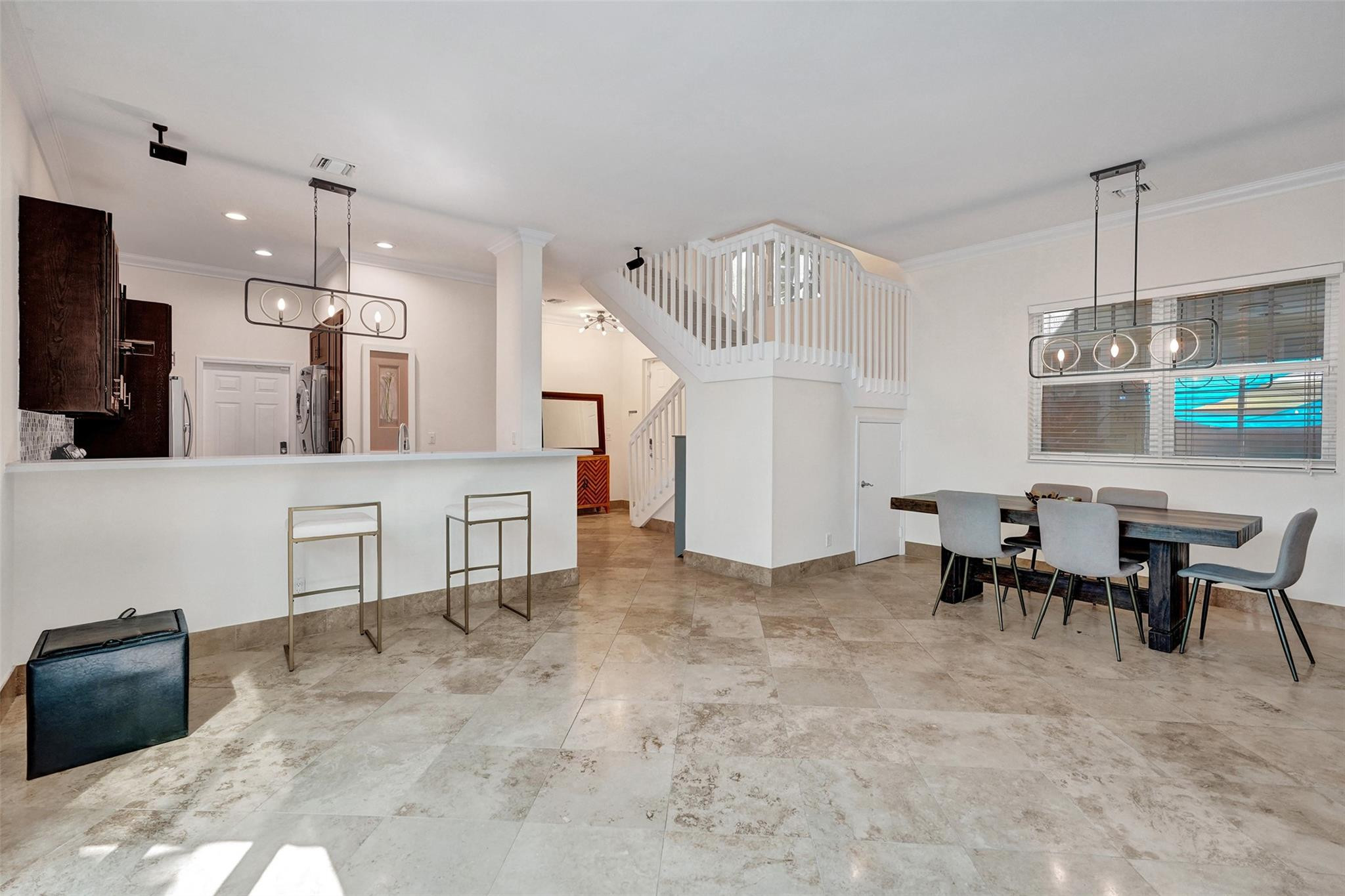 710 NE 15th Avenue 710