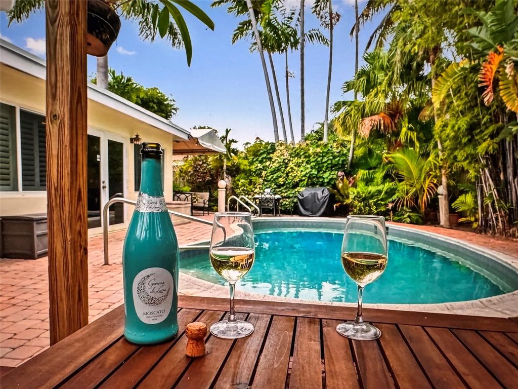 Photo of 2101 NE 25th Street, Wilton Manors, FL 33305 (MLS # F10552825)