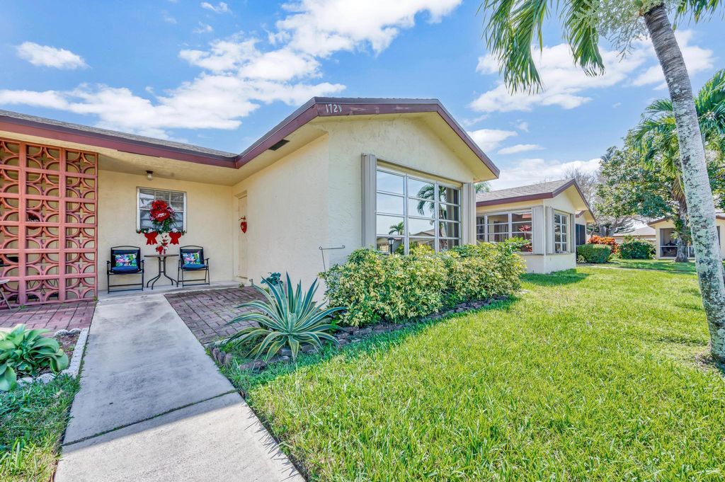 Photo of 1721 N Dovetail Drive #B, Fort Pierce, FL 34982 (MLS # R10956492)