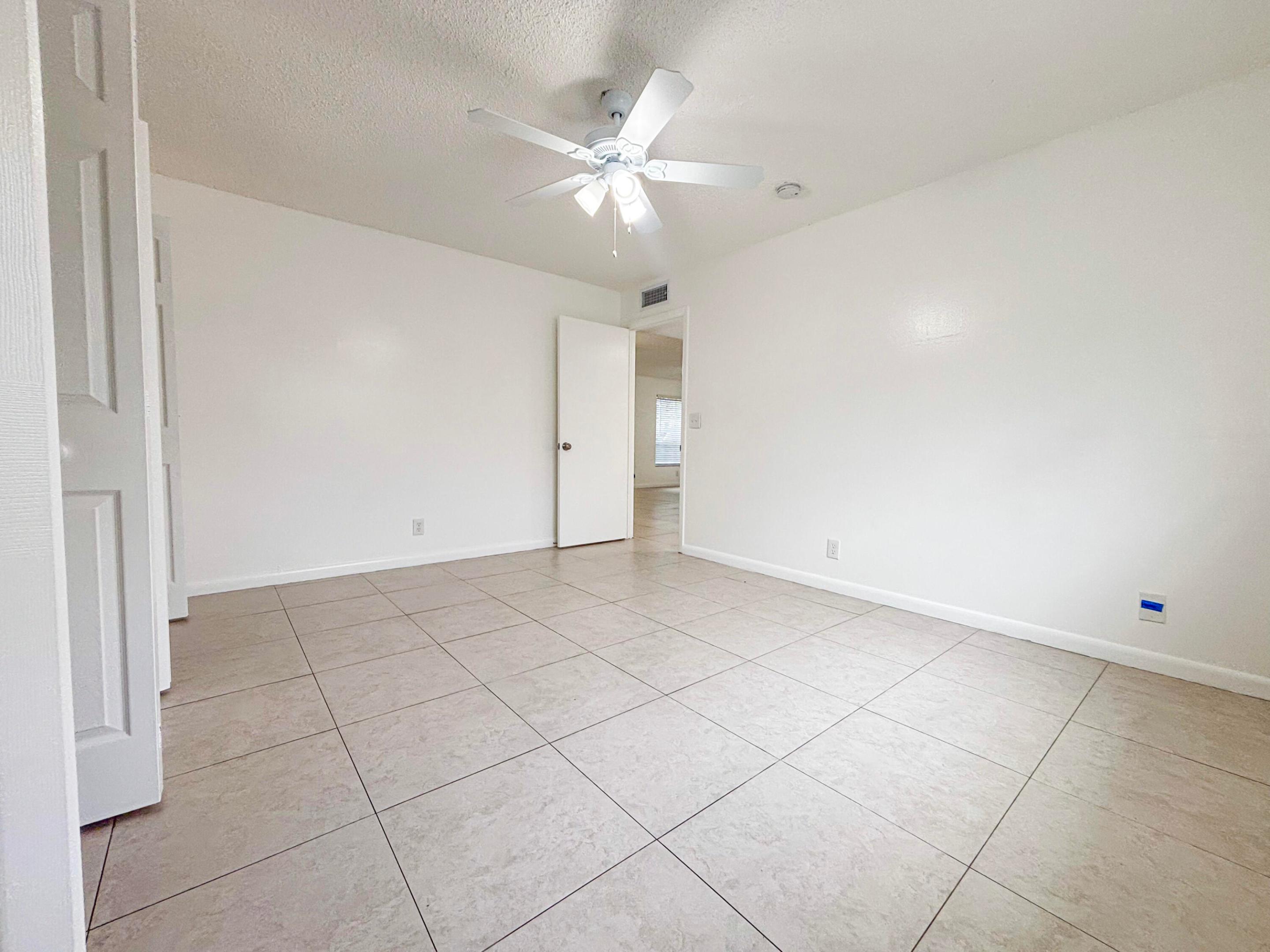 CORAL SPRINGS VILLAGE GREEN - Residential Lease