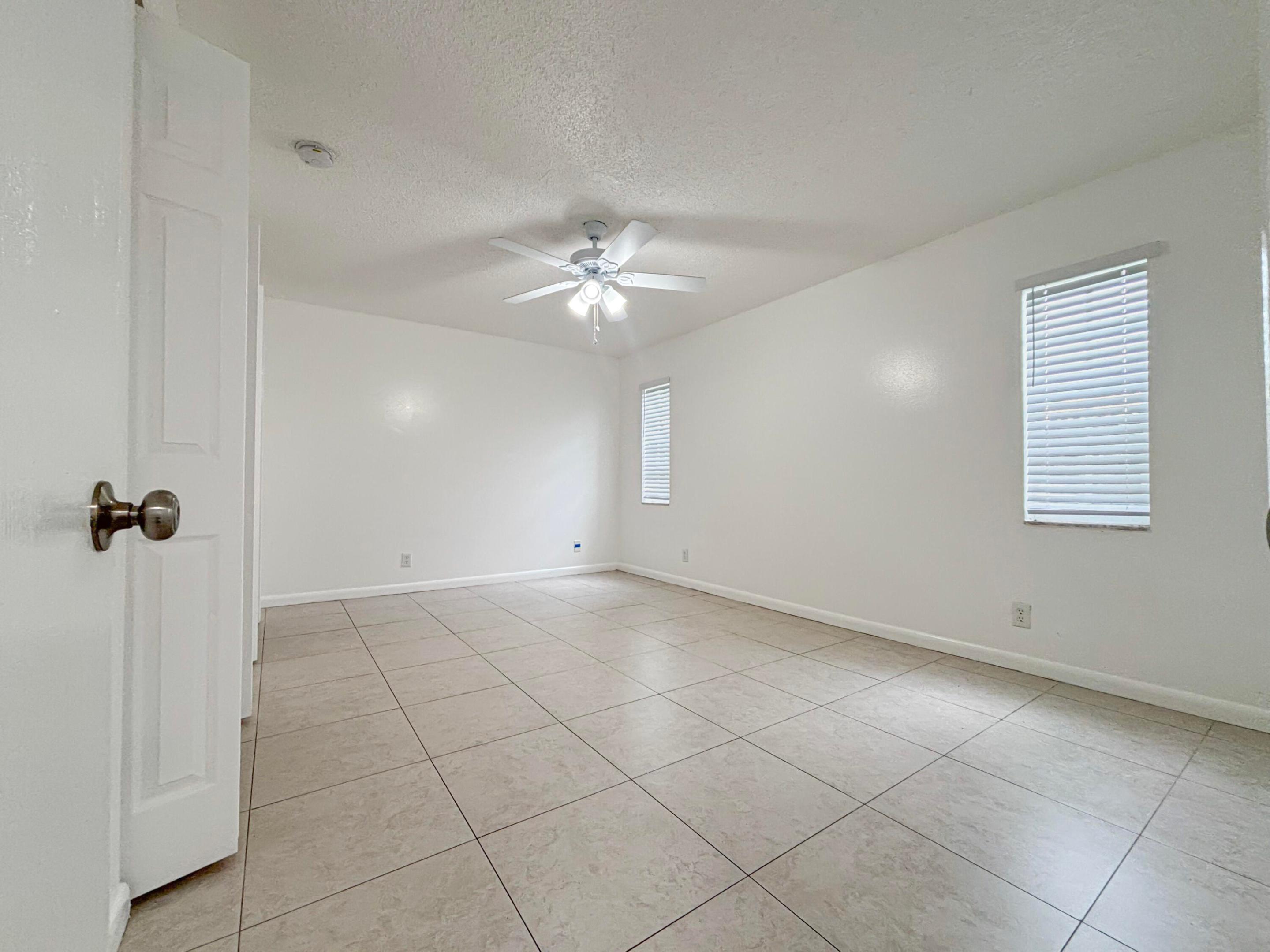 CORAL SPRINGS VILLAGE GREEN - Residential Lease