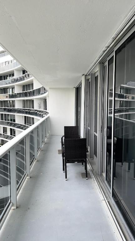 KING COLE CONDO - Residential