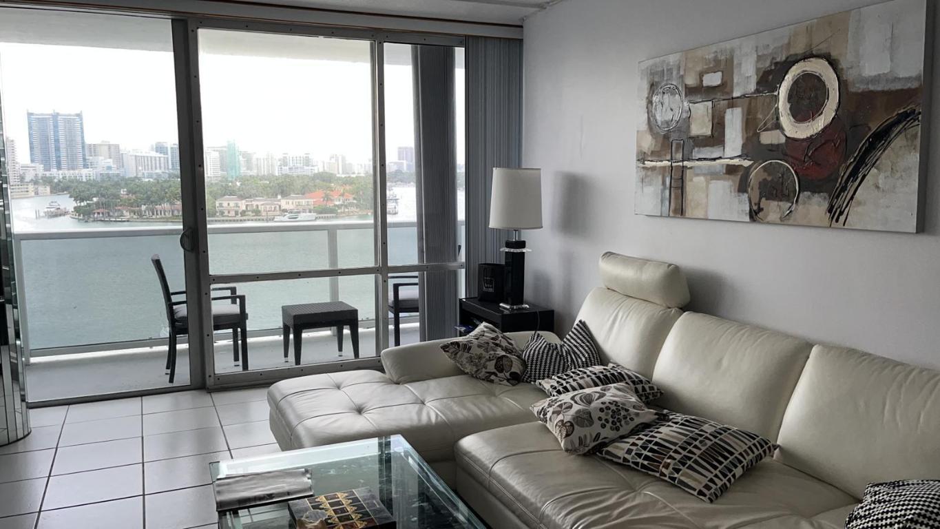 KING COLE CONDO - Residential