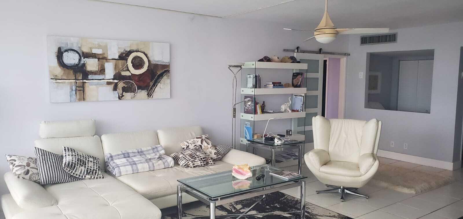 KING COLE CONDO - Residential