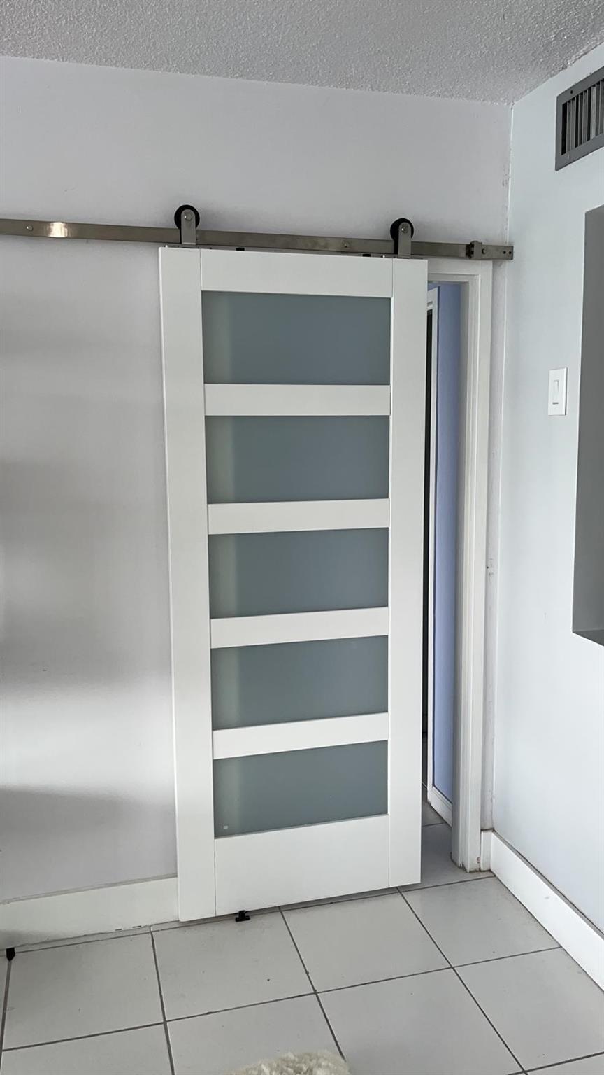 KING COLE CONDO - Residential