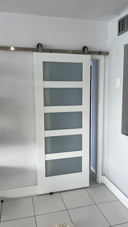 KING COLE CONDO - Residential