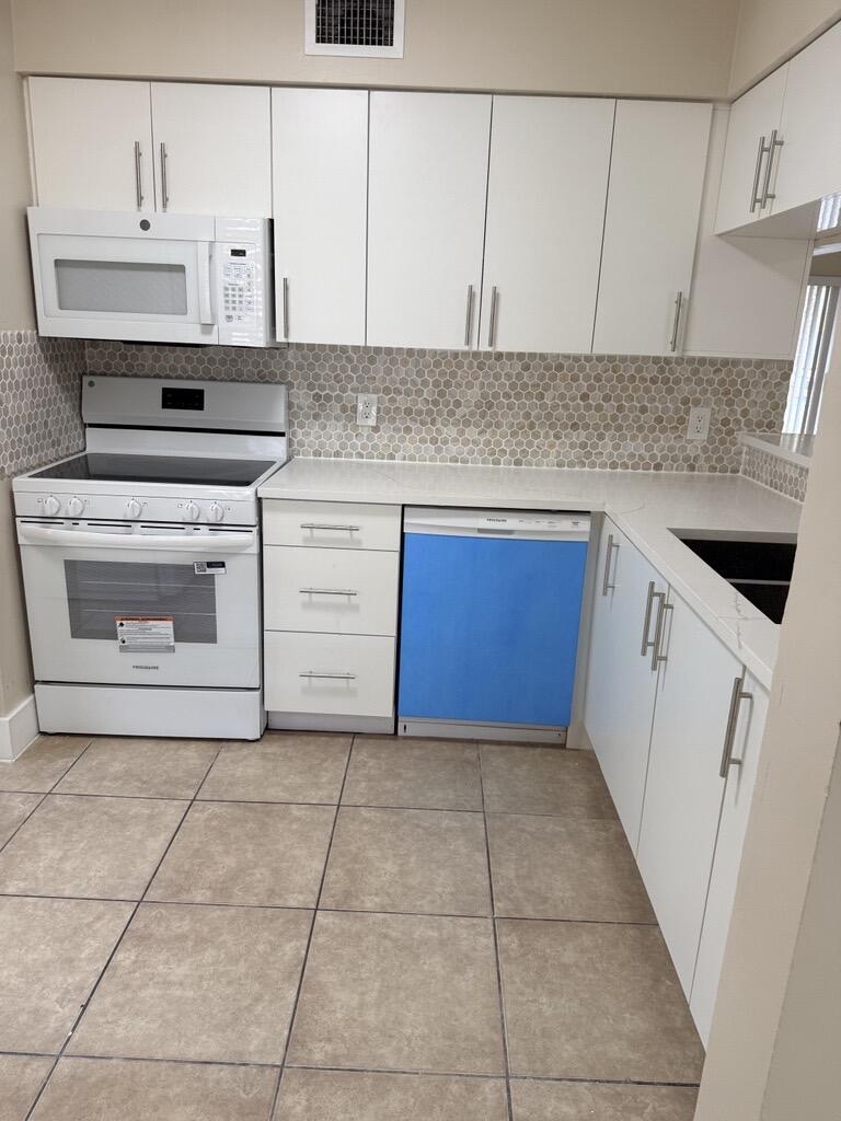 NAPOLI GARDENS AT CORAL SPRINGS - Residential Lease
