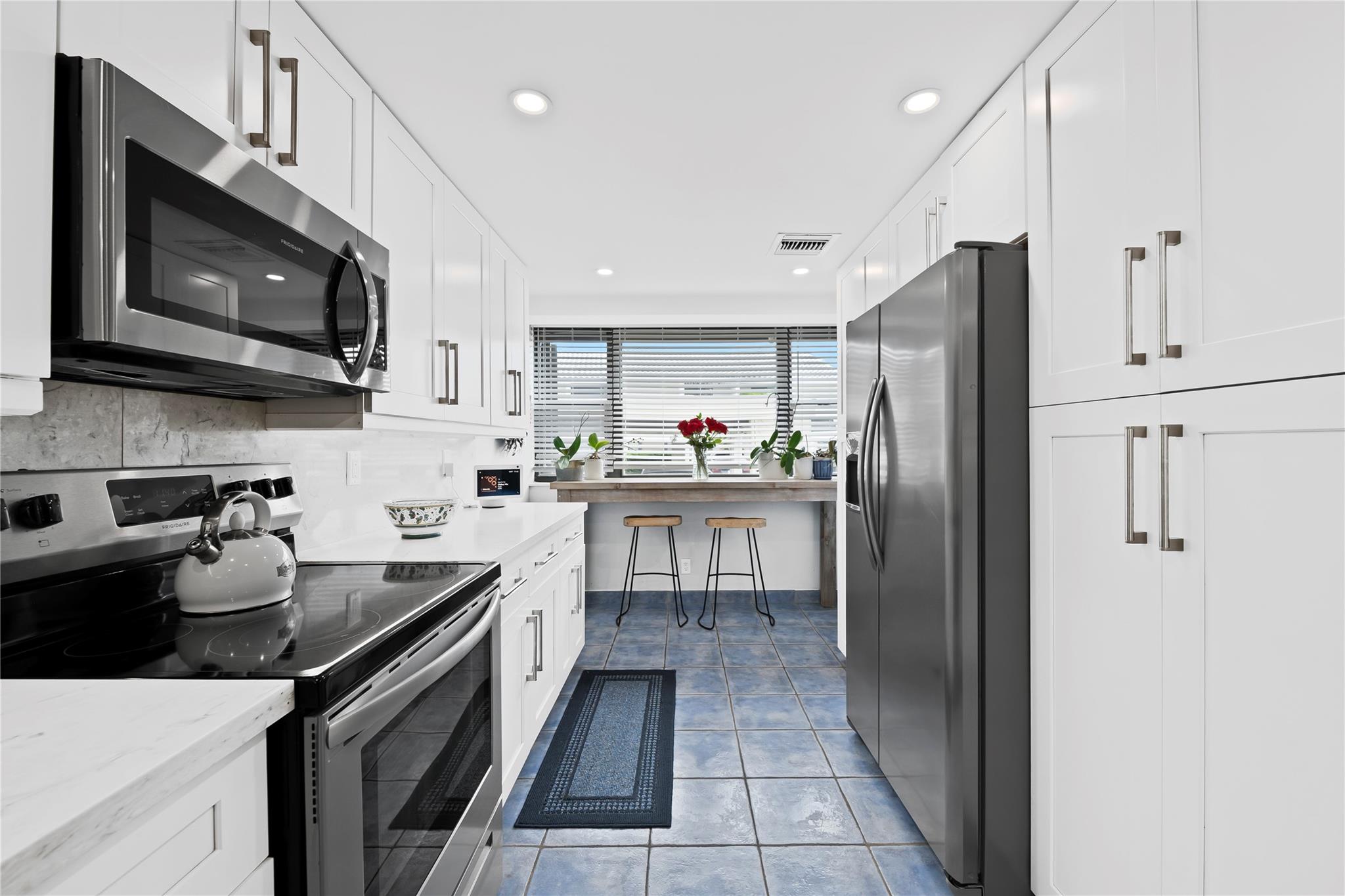 WATERSEDGE - Residential