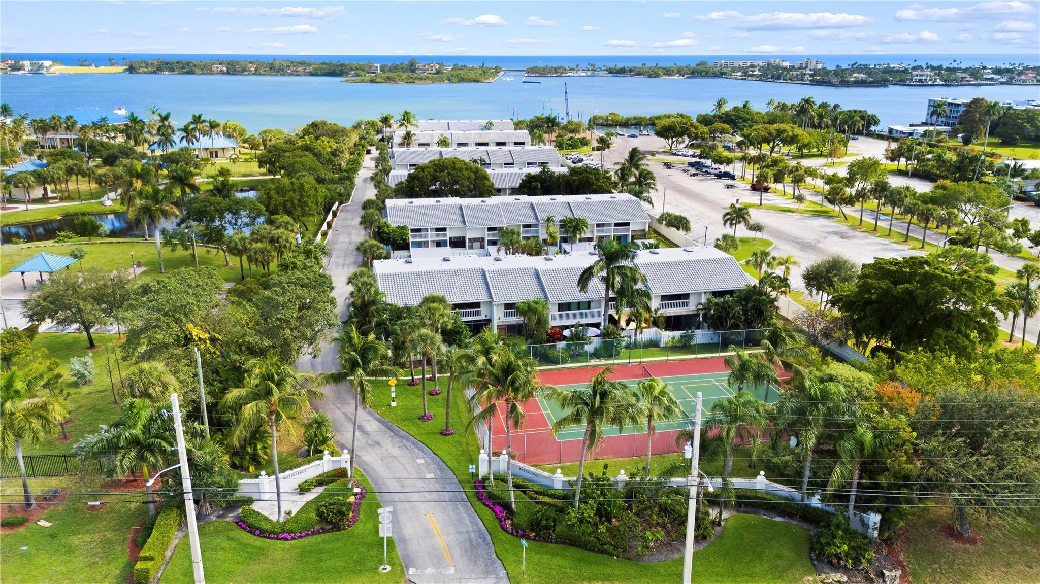 WATERSEDGE - Residential