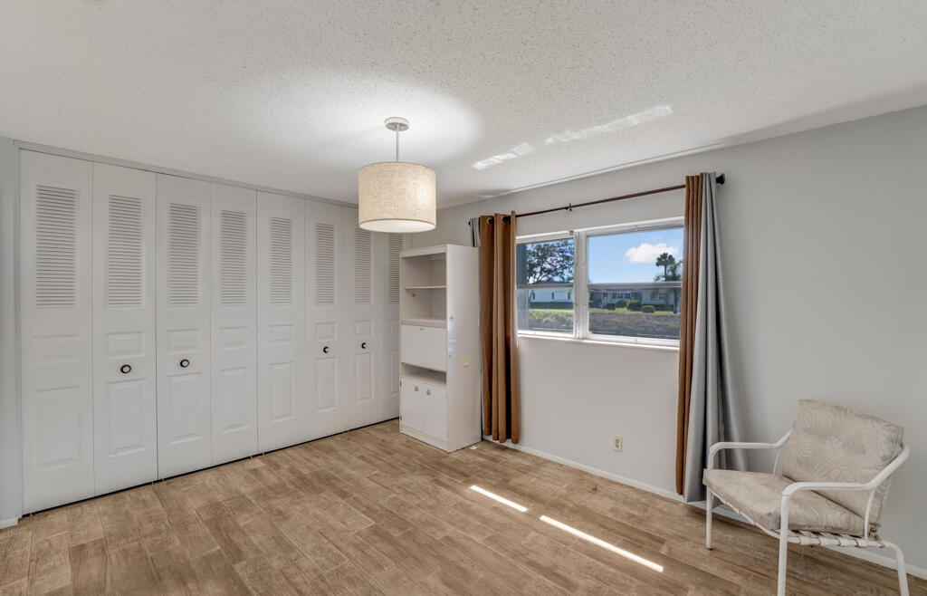 CRESTHAVEN VILLAS 28 CONDO - Residential