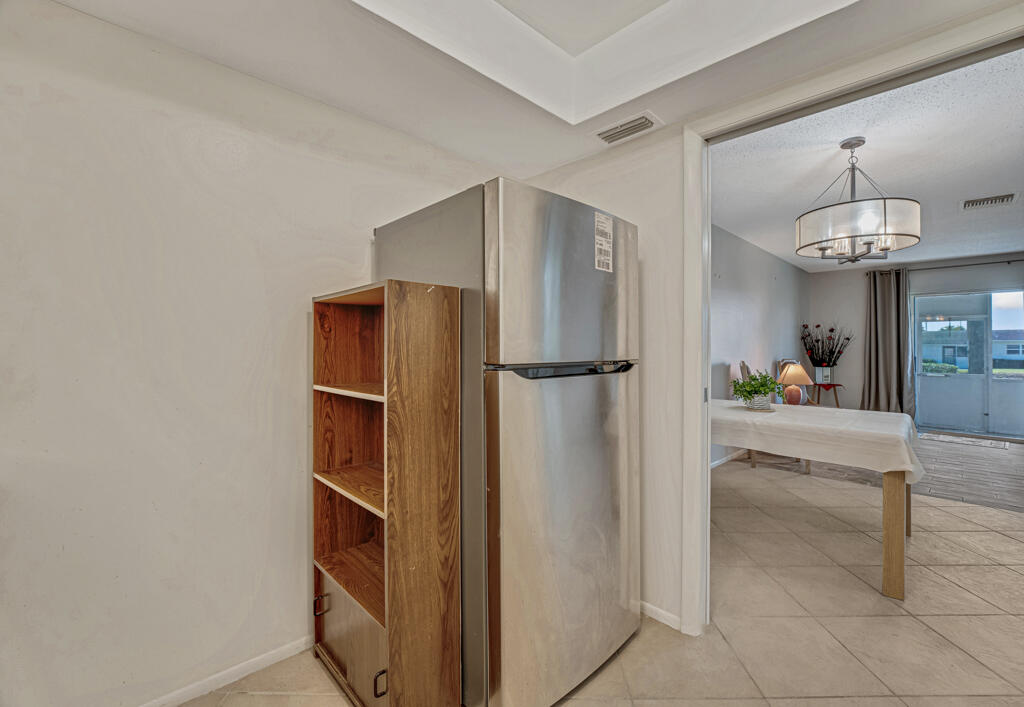 CRESTHAVEN VILLAS 28 CONDO - Residential