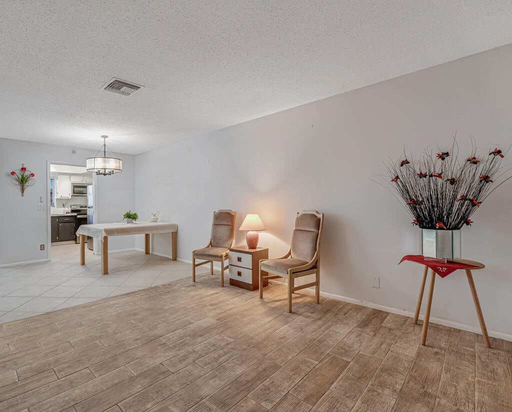 CRESTHAVEN VILLAS 28 CONDO - Residential