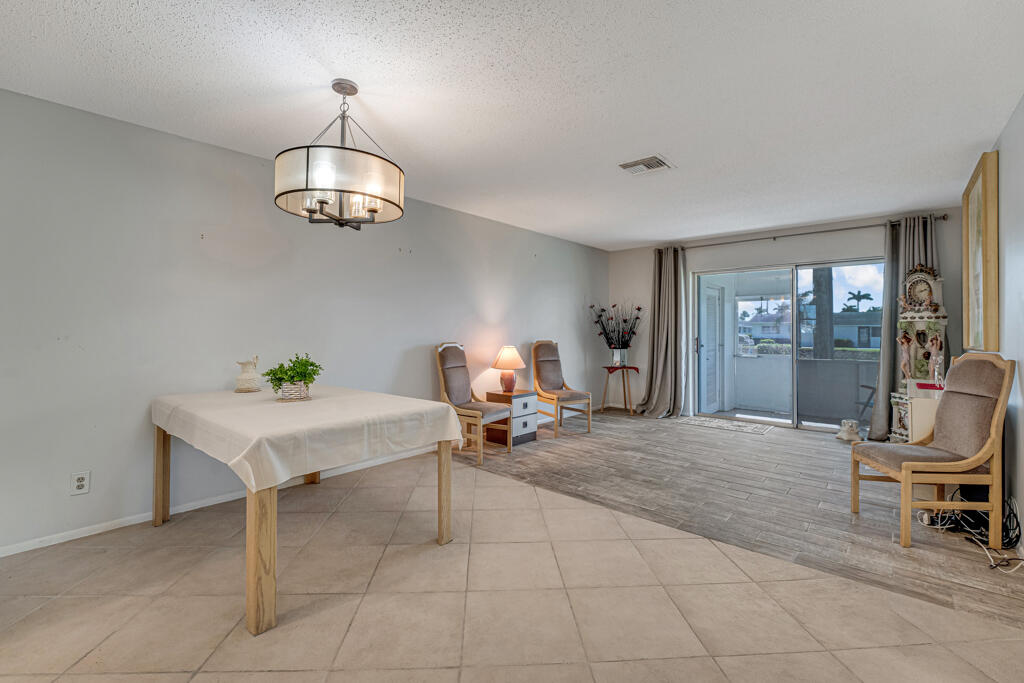 CRESTHAVEN VILLAS 28 CONDO - Residential