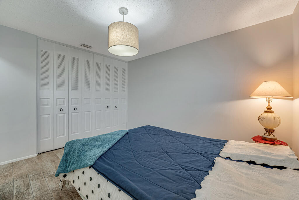 CRESTHAVEN VILLAS 28 CONDO - Residential