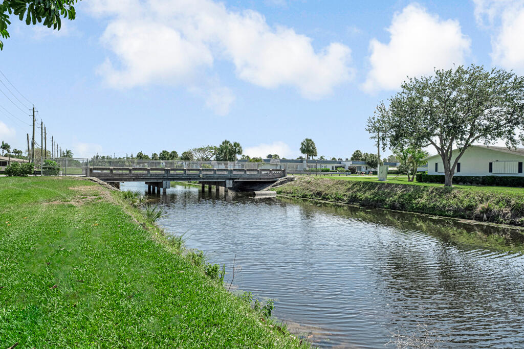 CRESTHAVEN VILLAS 28 CONDO - Residential