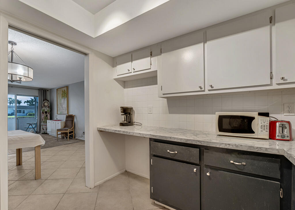 CRESTHAVEN VILLAS 28 CONDO - Residential