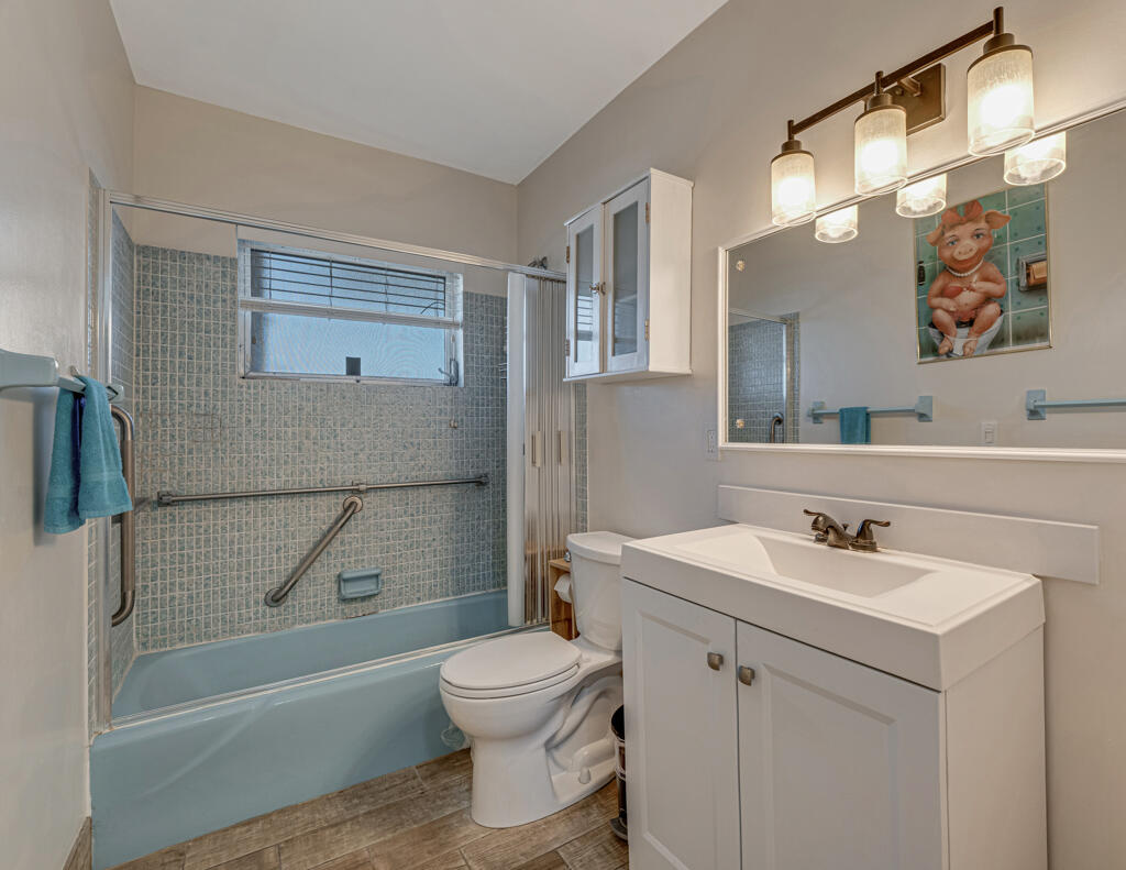 CRESTHAVEN VILLAS 28 CONDO - Residential