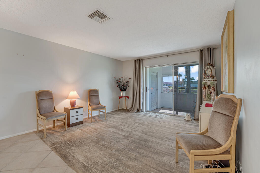 CRESTHAVEN VILLAS 28 CONDO - Residential