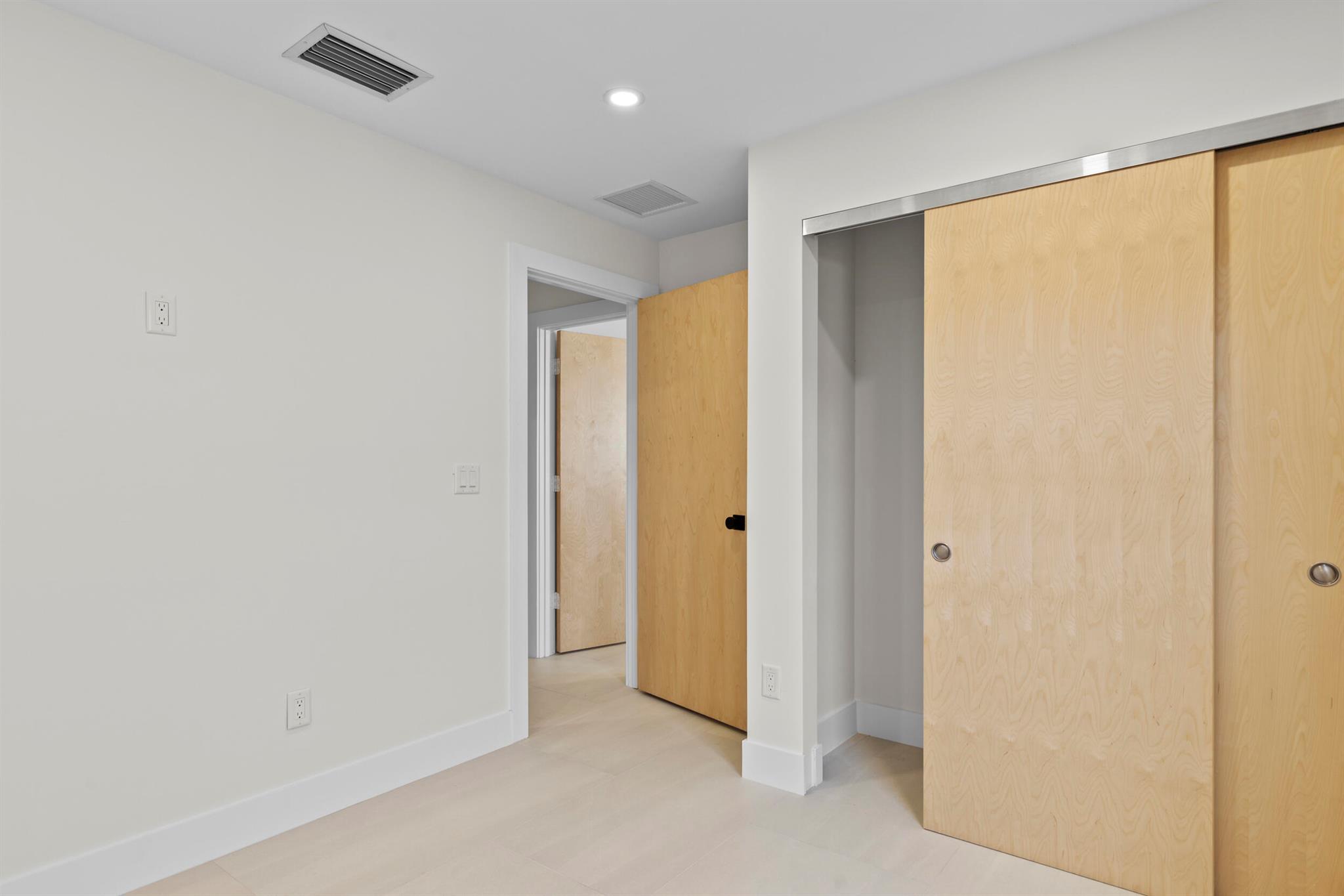 HILLSIDE PARK IN - Residential