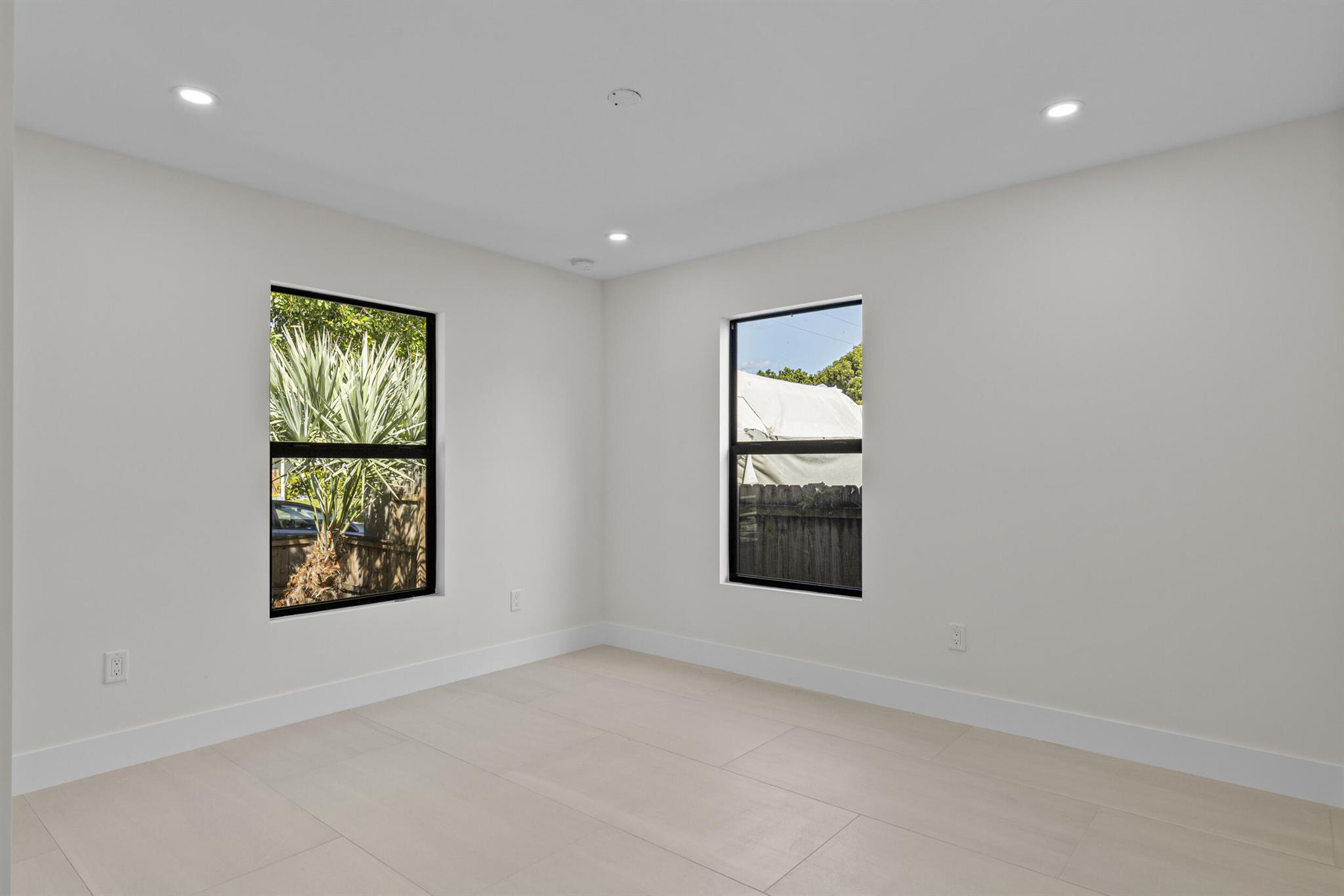 HILLSIDE PARK IN - Residential