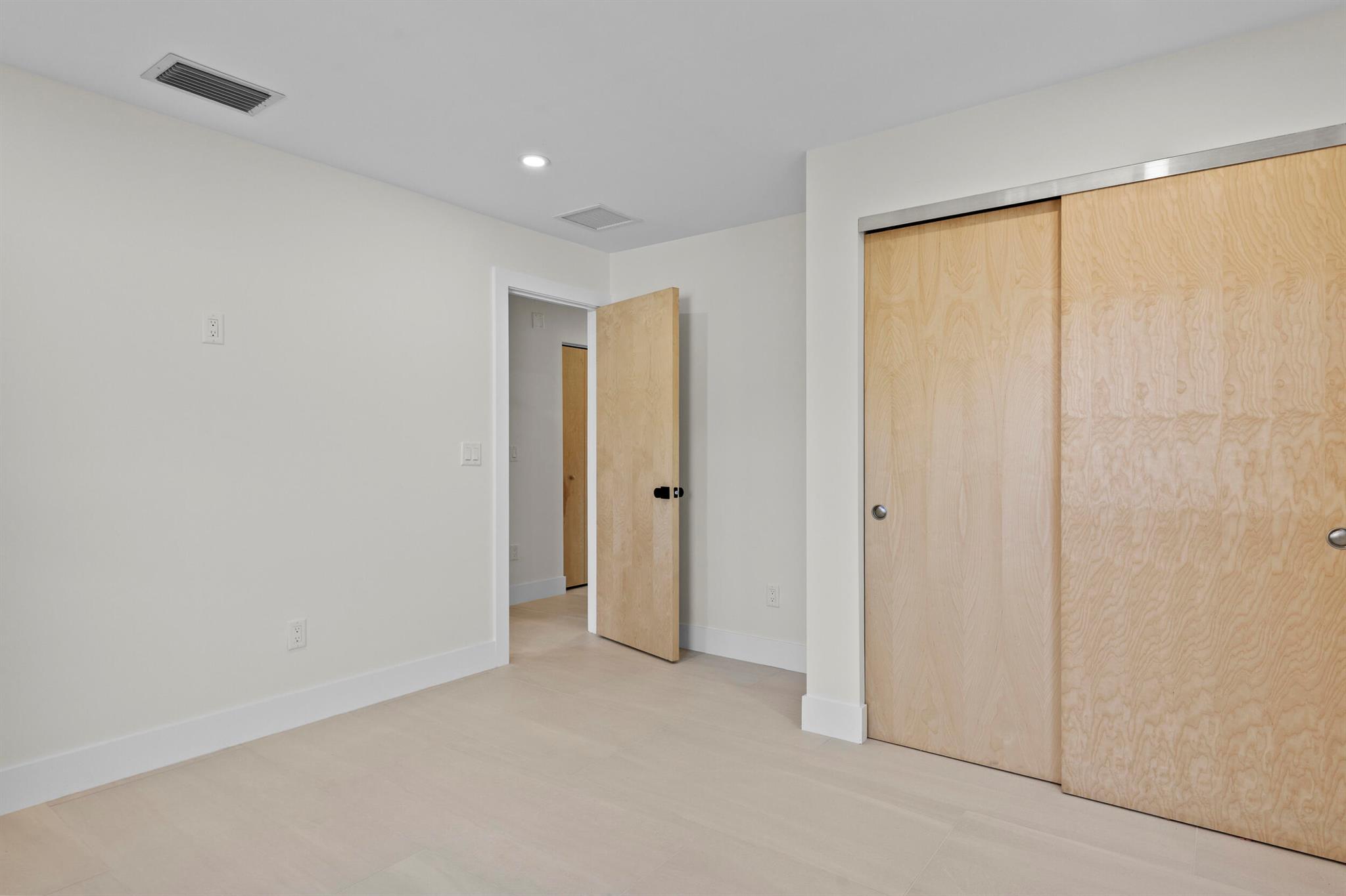 HILLSIDE PARK IN - Residential