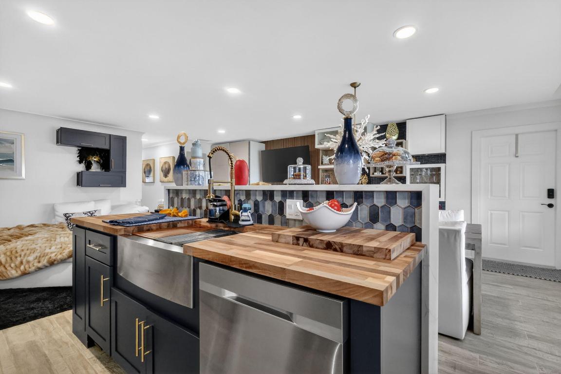 HIGH POINT OF DELRAY BEACH CONDO SEC I - Residential Lease