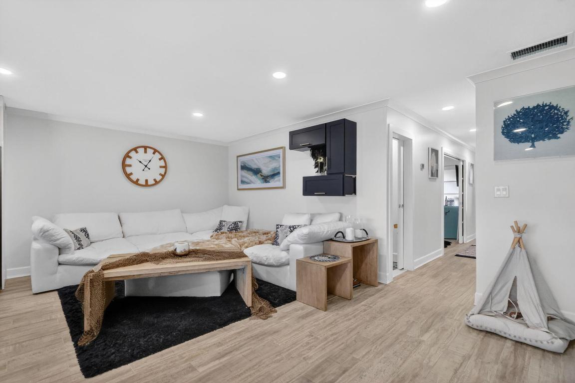 HIGH POINT OF DELRAY BEACH CONDO SEC I - Residential Lease