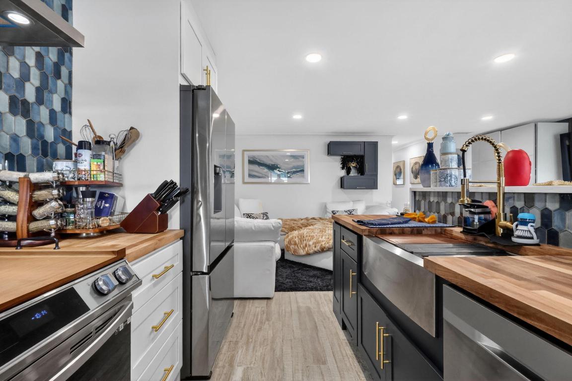 HIGH POINT OF DELRAY BEACH CONDO SEC I - Residential Lease