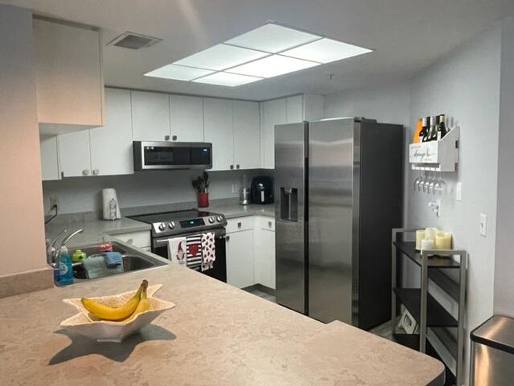 Photo of 2131 SE 10th Avenue #1112, Fort Lauderdale, FL 33316 (MLS # B26006172)