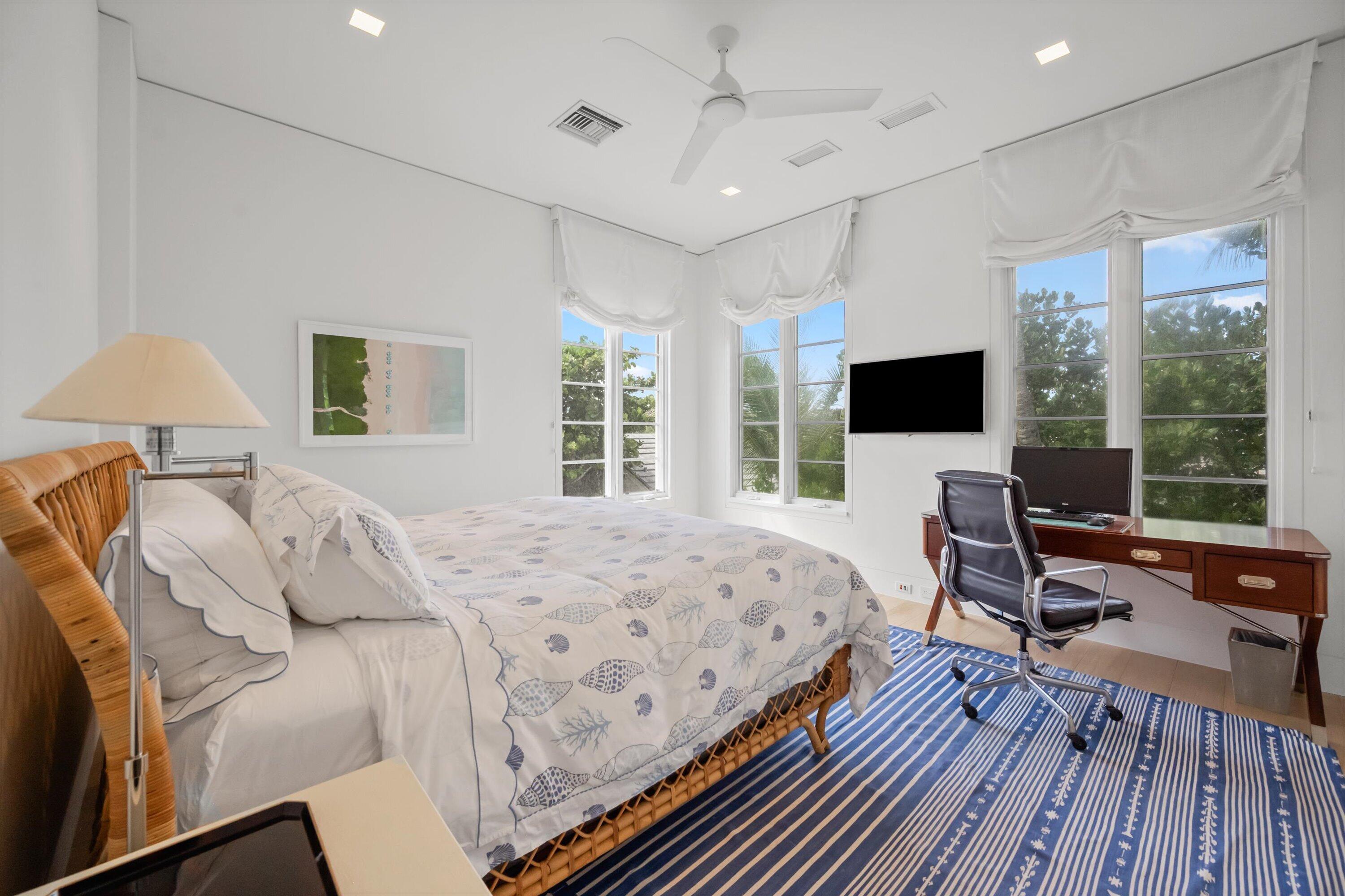 M M W BEACHHOUSE LOT PL - Residential