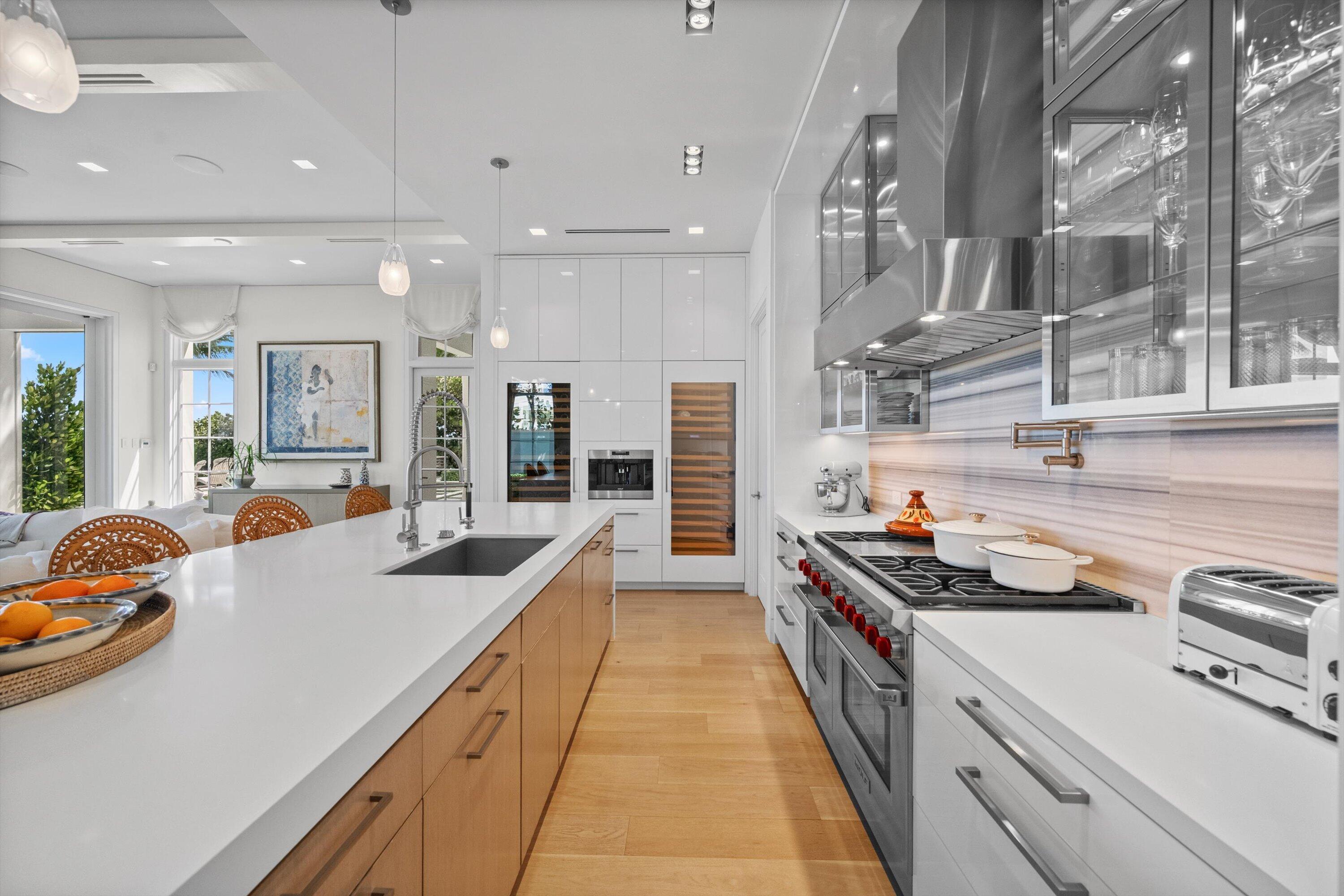 M M W BEACHHOUSE LOT PL - Residential