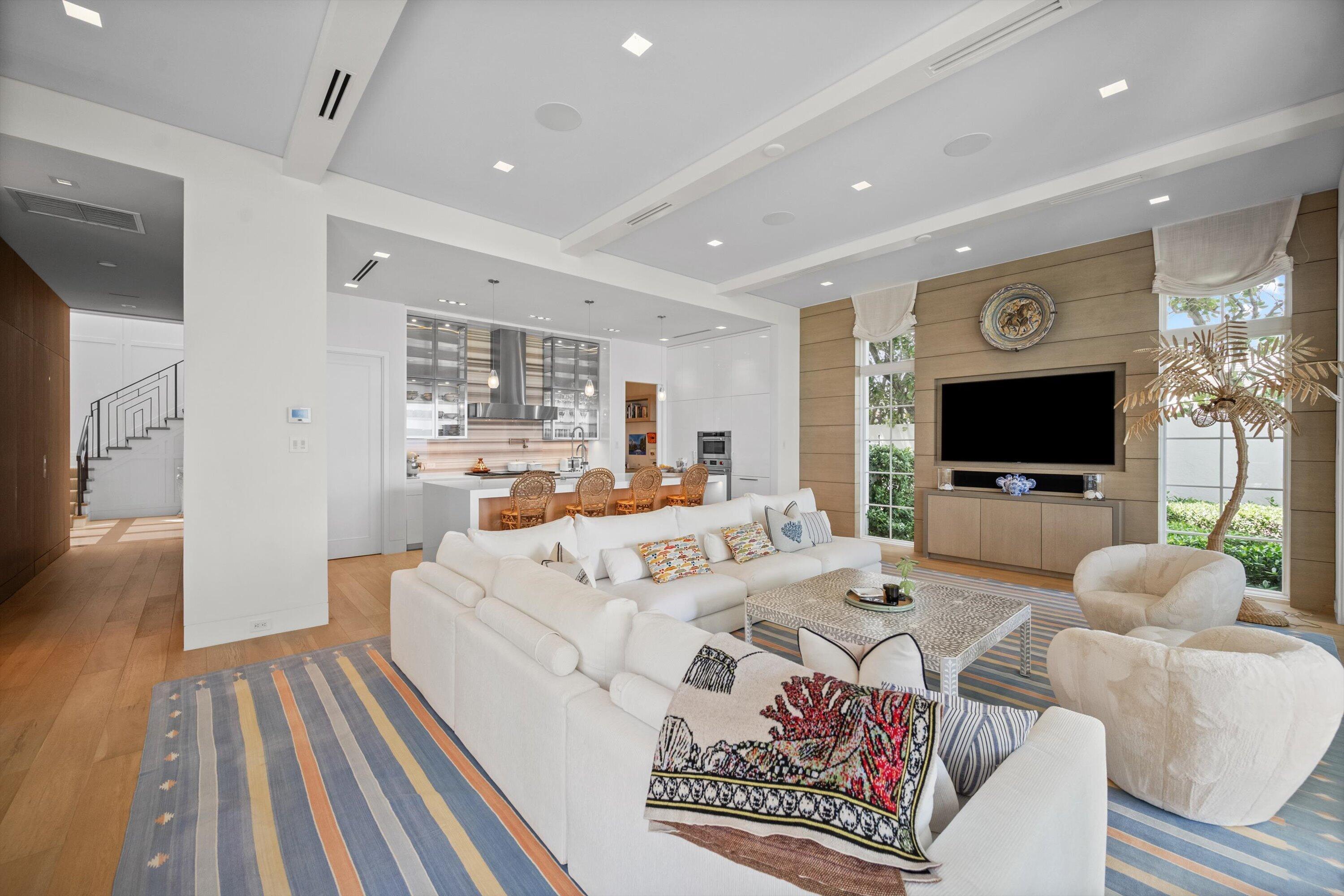 M M W BEACHHOUSE LOT PL - Residential