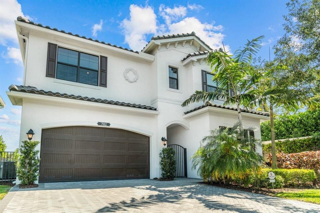 Photo of 7912 Sunstone Street, Delray Beach, FL 33446 (MLS # R10794157)