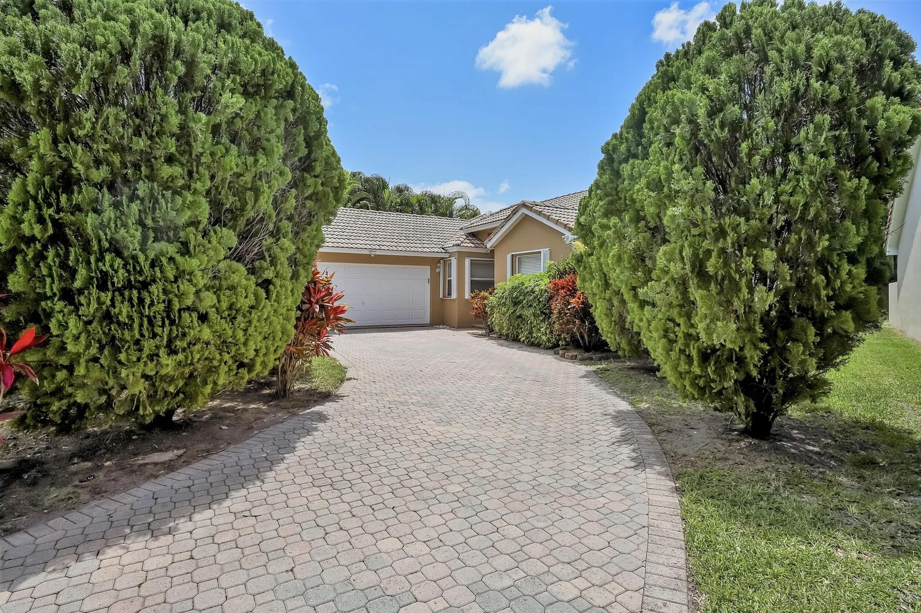 TROPICAL LAKES PH 2 - Residential
