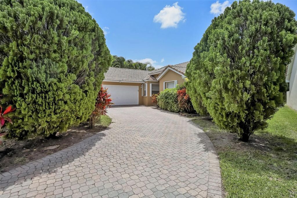 Photo of 13284 Majestic Pine Court, Delray Beach, FL 33484 (MLS # B26024805)