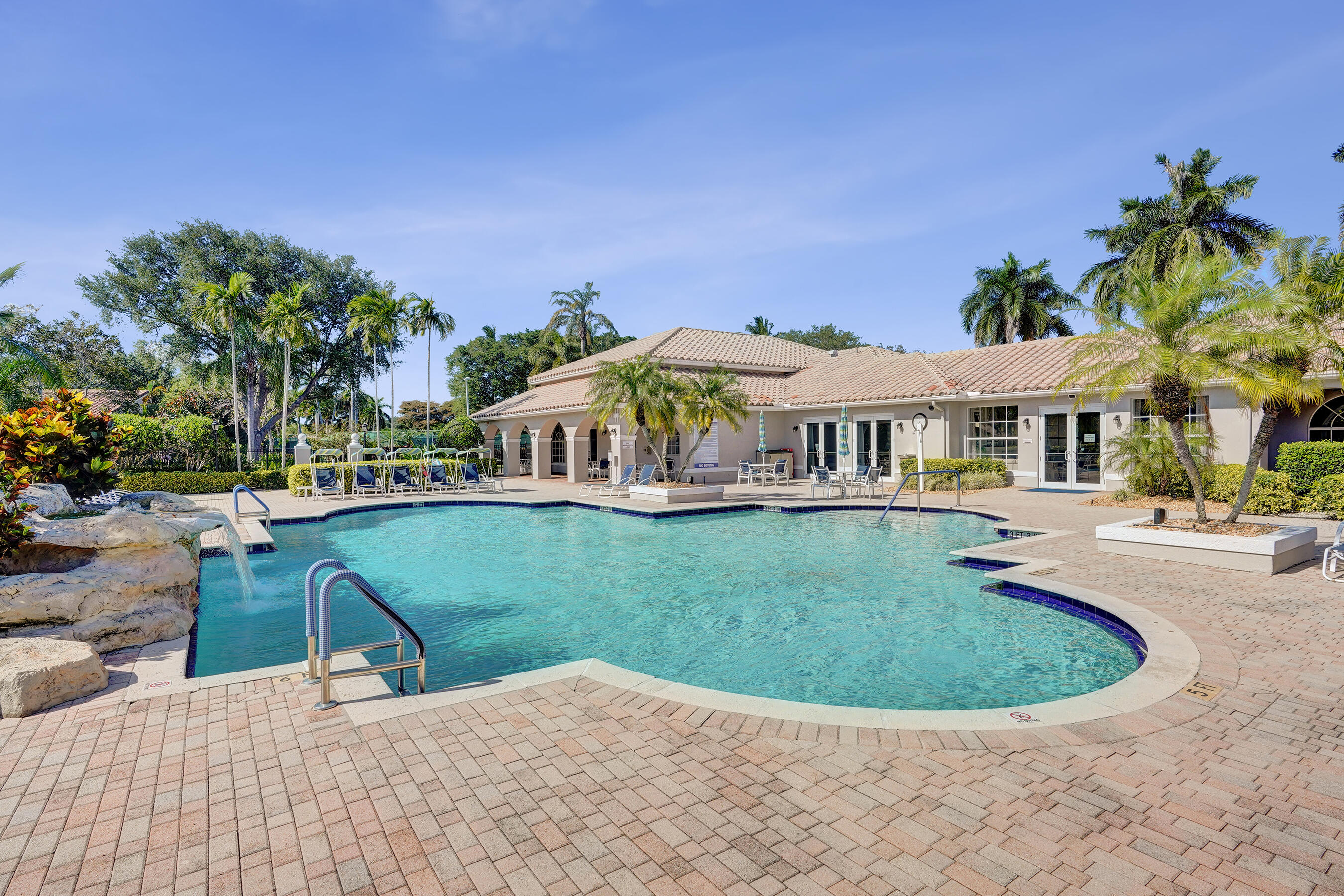 LAKERIDGE FALLS - Residential