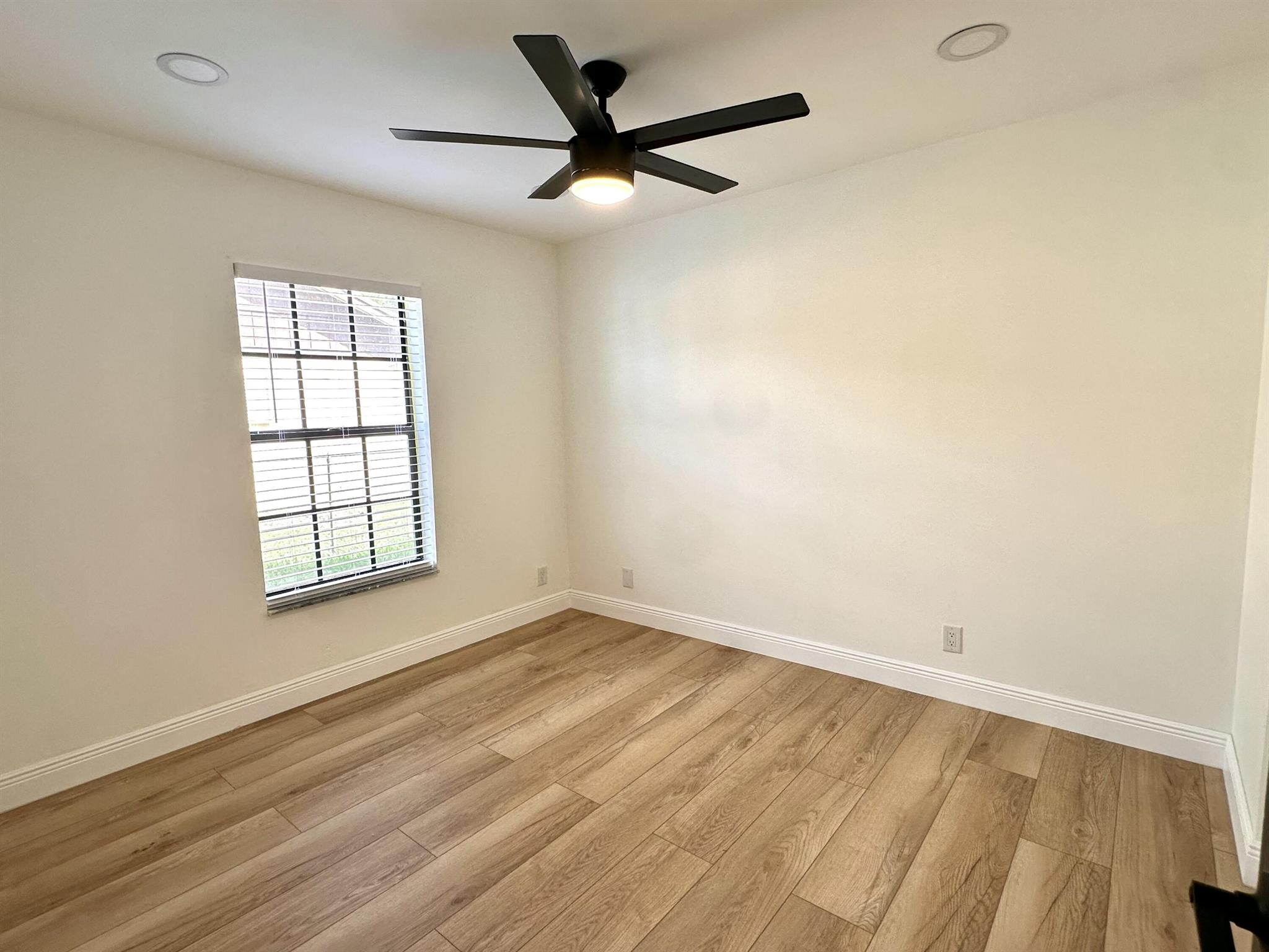 LA MANCHA - Residential Lease