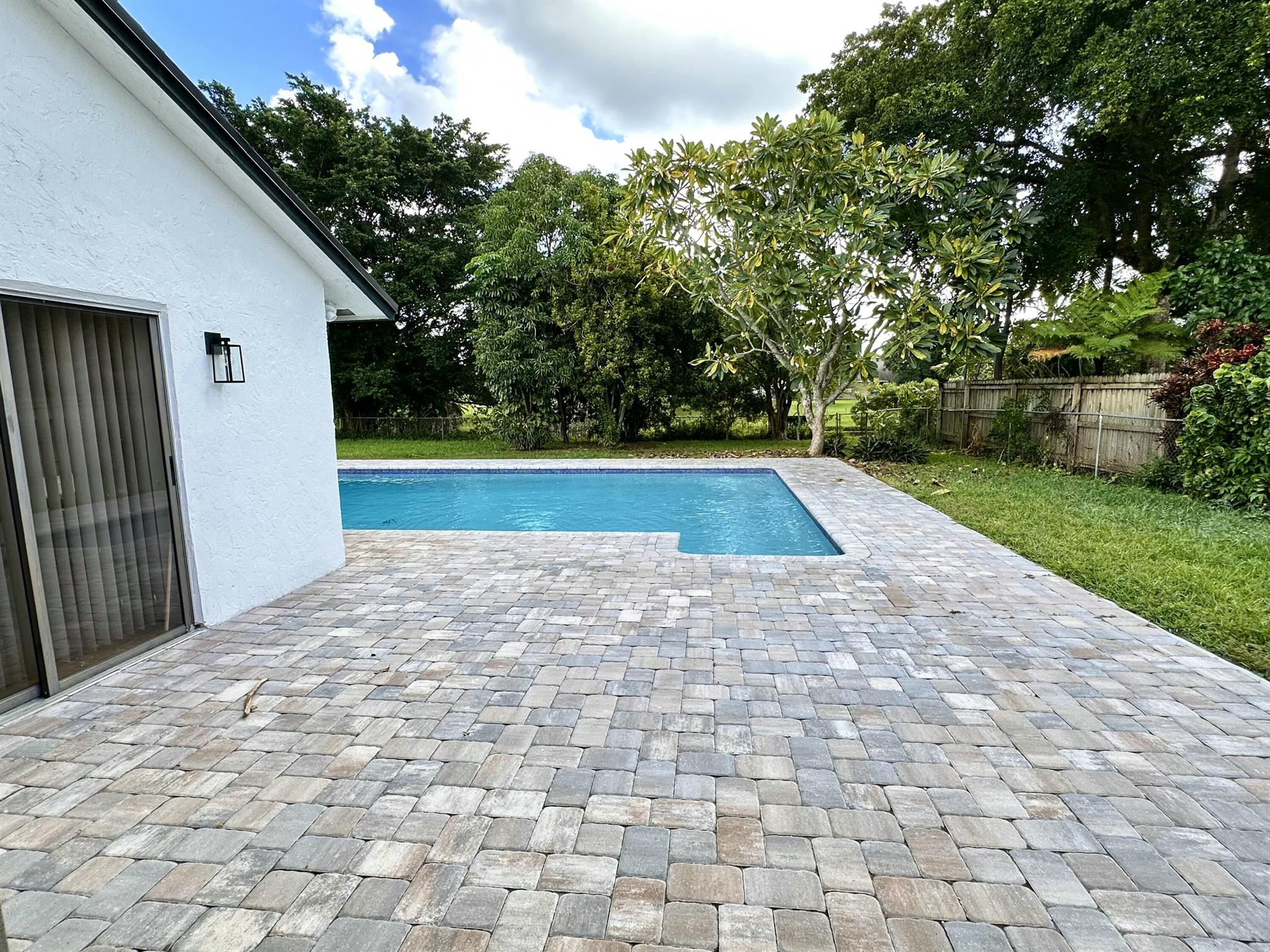 LA MANCHA - Residential Lease