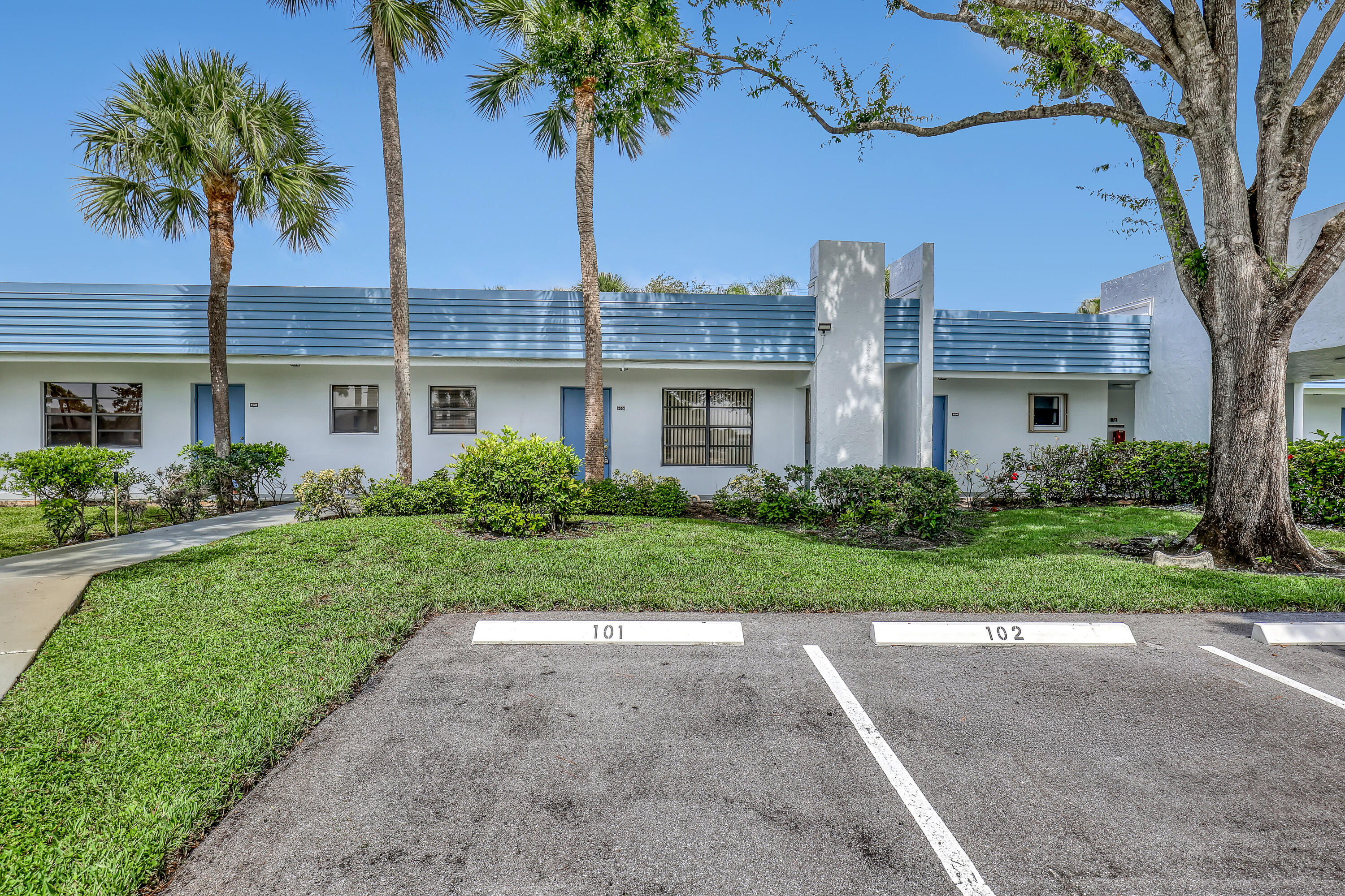 4575 LUCERNE LAKES Boulevard 103